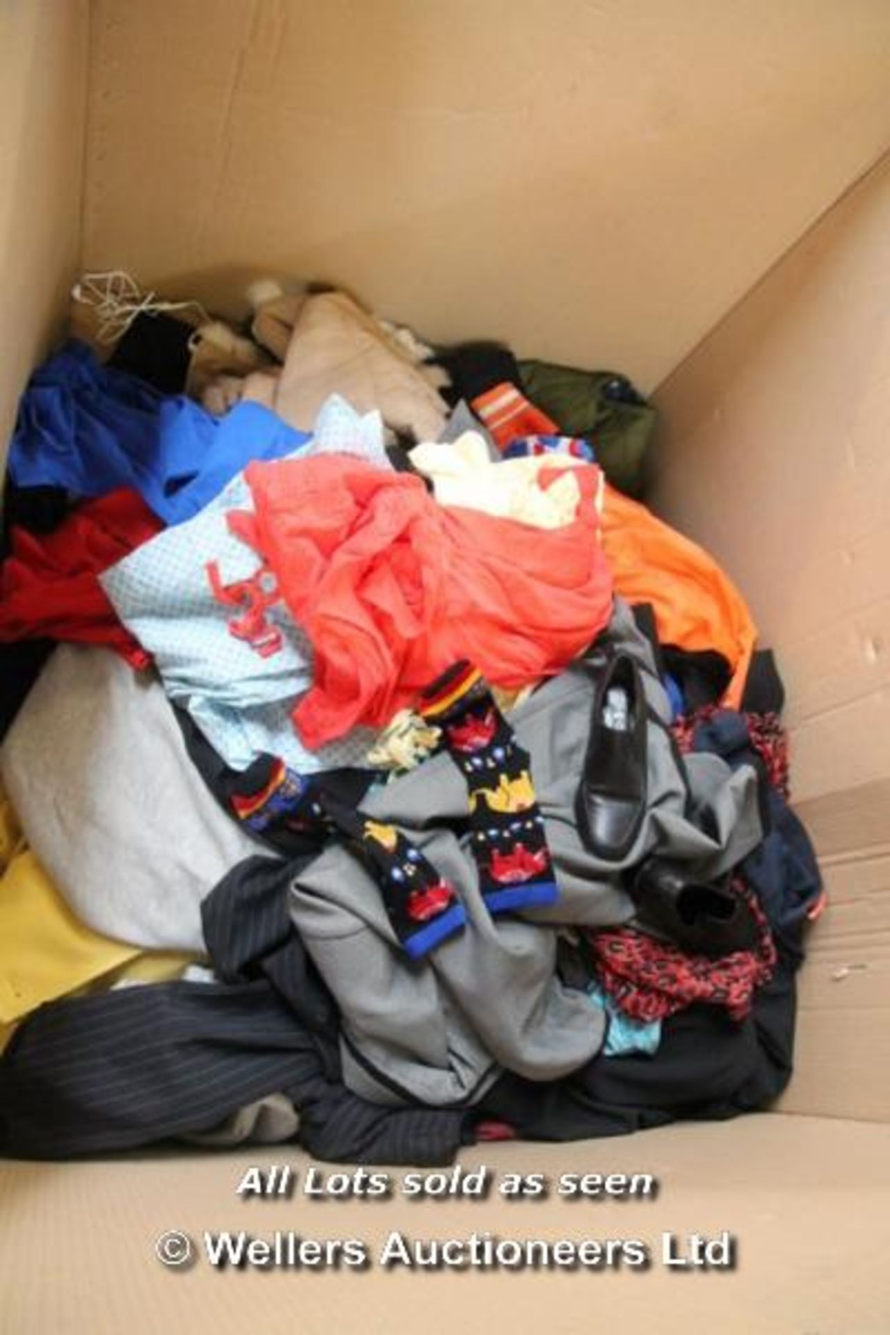 On Thursday 30th approx 10 more pallets of clothing and footwear will be added to this auction. Be - Image 4 of 8