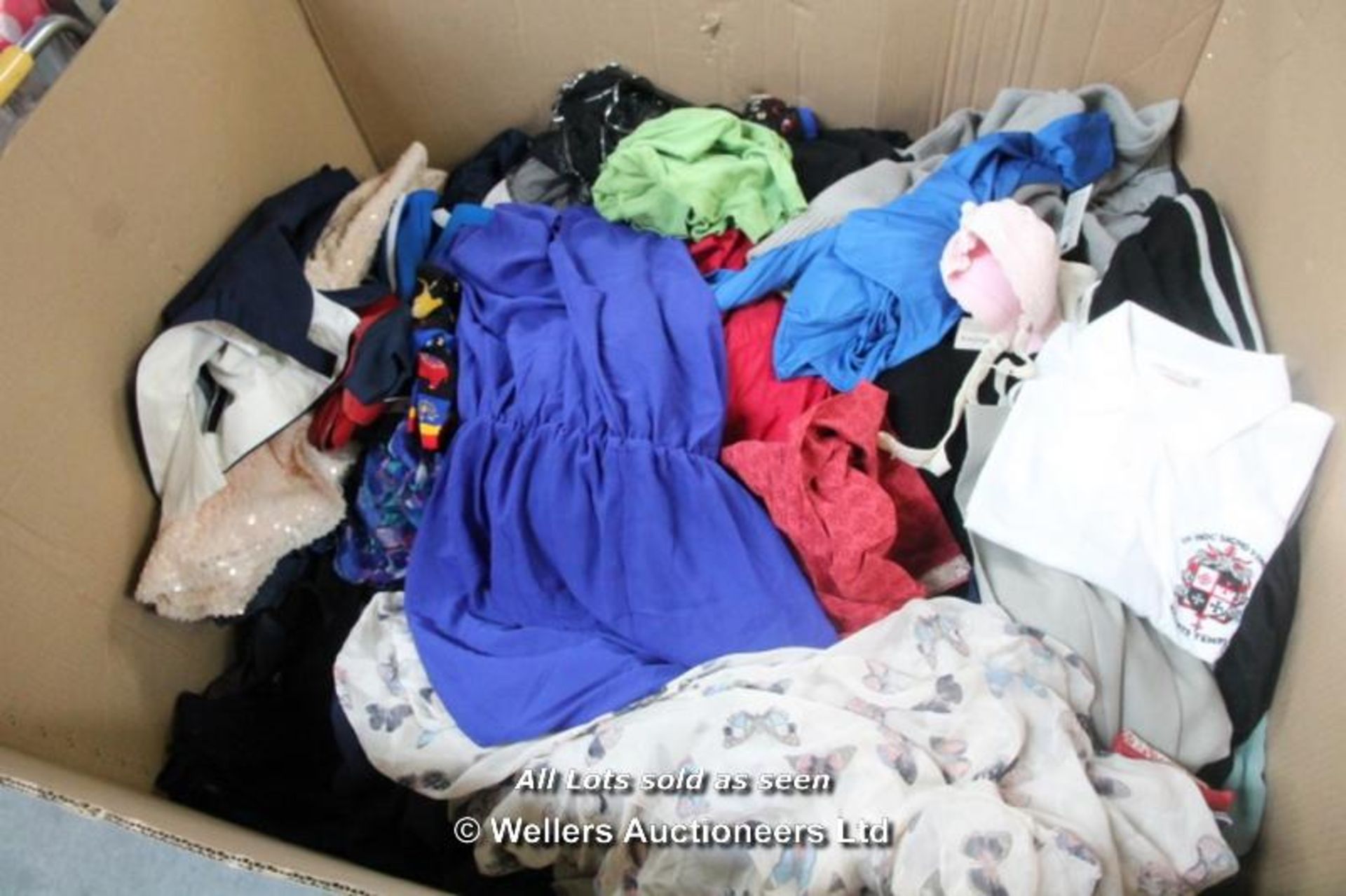 On Thursday 30th approx 10 more pallets of clothing and footwear will be added to this auction. Be - Image 7 of 8