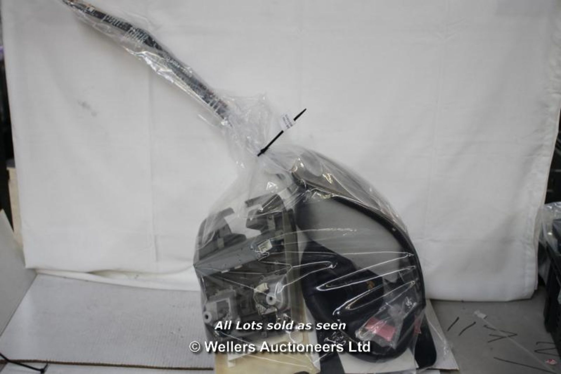 BAG OF 8 MIXED CAR AND MOTORBIKE PARTS INC. SPARE REAR PANEL FOR MOTOR BIKE, SPARE CAR HEAD - Image 2 of 2