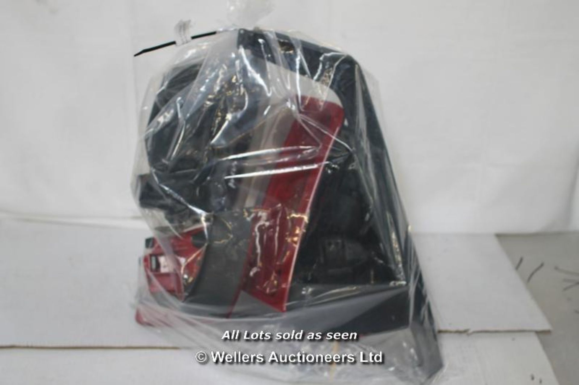 BAG OF 7 MIXED CAR PARTS INC. CARBON FIBER LIGHT TRIMMING, X3 VARIOUS SPARE REAR LIGHTS, X1 SPARE - Image 2 of 2