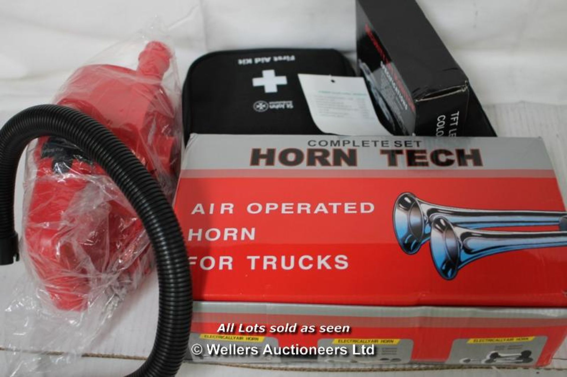 4 MIXED ITEMS INC COLEMAN AIRPUMP, TRUCK HORN, SECURITY MONITOR, FIRST AID KIT / GRADE: UNCLAIMED