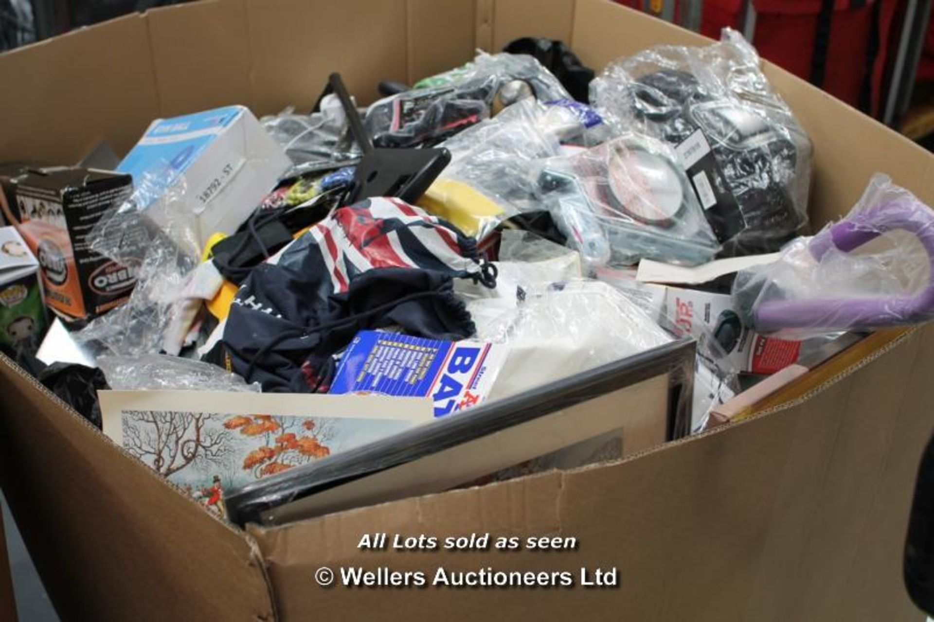 PALLET OF MIXED SPORTS AND HOBBY ITEMS INC SPORTS BANDS, INFLATABLES, GYM ITEMS, BOXED FITNESS - Image 4 of 5