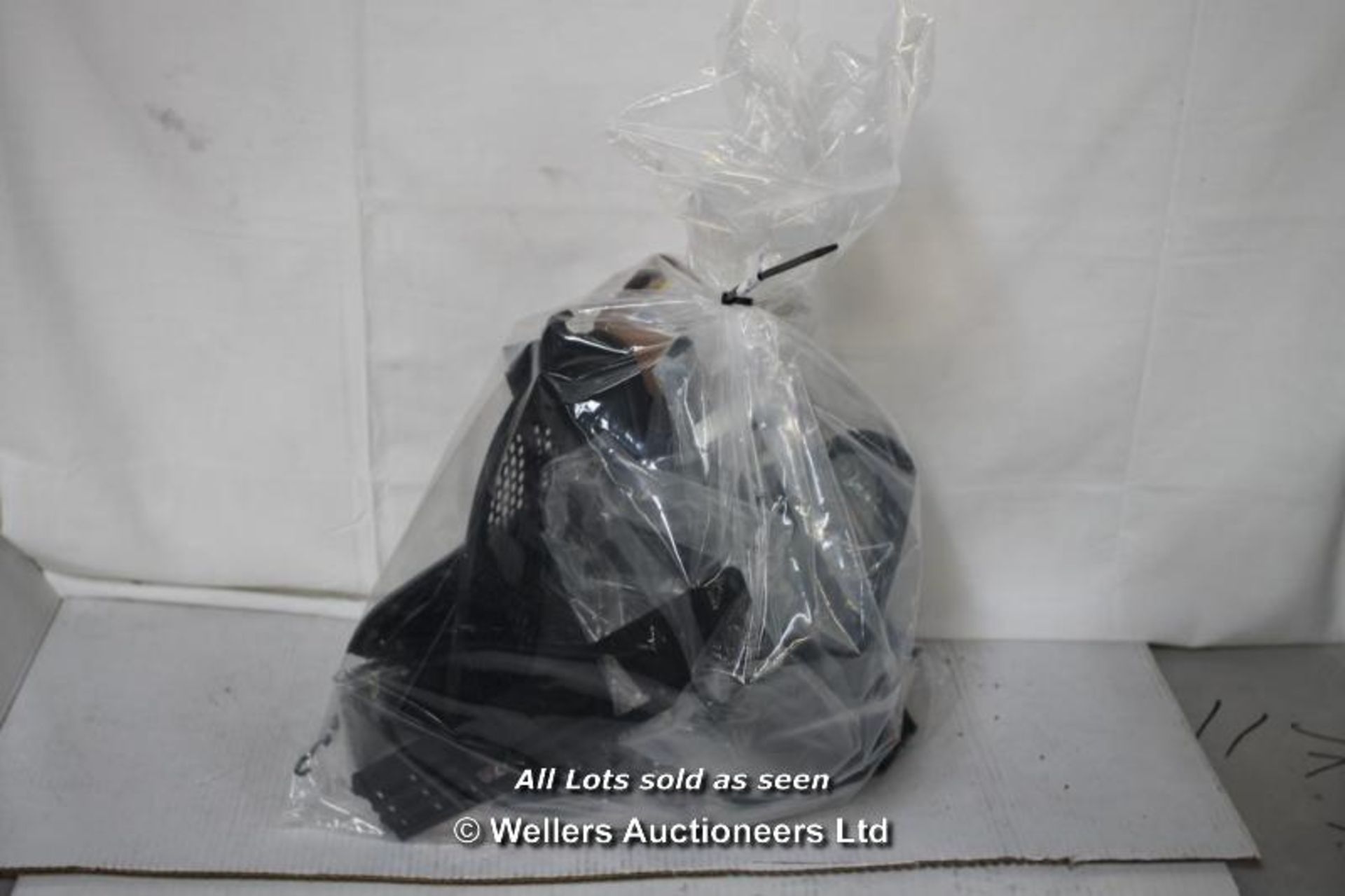 BAG OF 14 MIXED CAR PARTS, INC. DOOR LOCKING MECHANISM, WING MIRROR,ELECTRIC WINDOW CONTROL PANEL, - Image 2 of 2