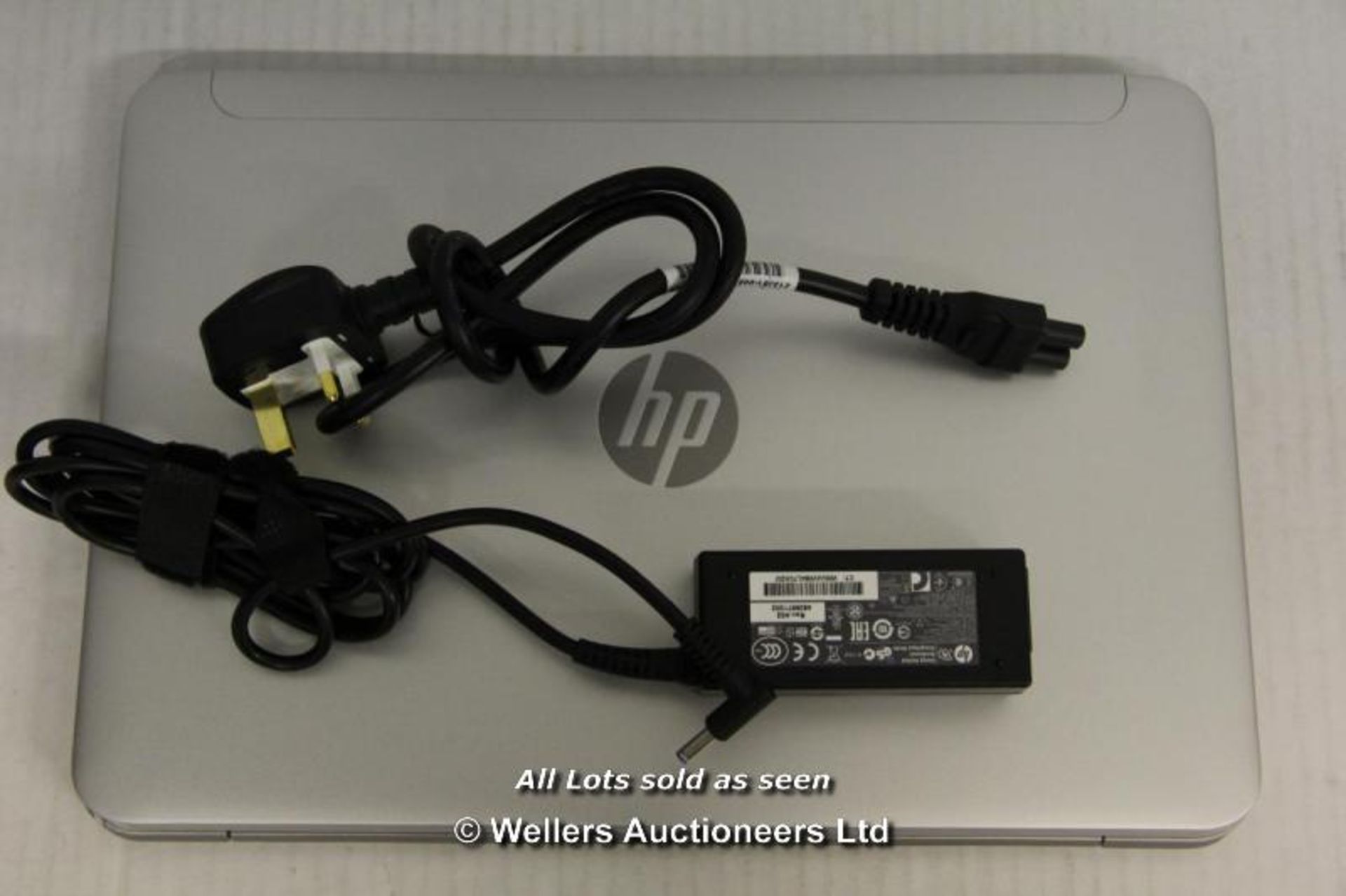HP 14-Z050SA LAPTOP / WINDOWS 8  / AMD A4 MICRO-6400T 1.0GHZ / 2GB RAM / 32GB SSD / DENT IN LID / - Image 4 of 4