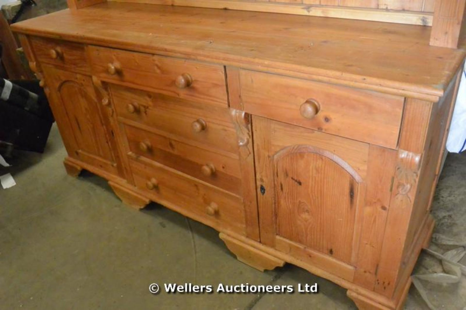 LARGE  APPROX 6FT PINE DRESSER WITH PLATE RACK AND SPICE DRAWERS (NOT ON PALLETS)  [DC7]( Location - Image 3 of 3