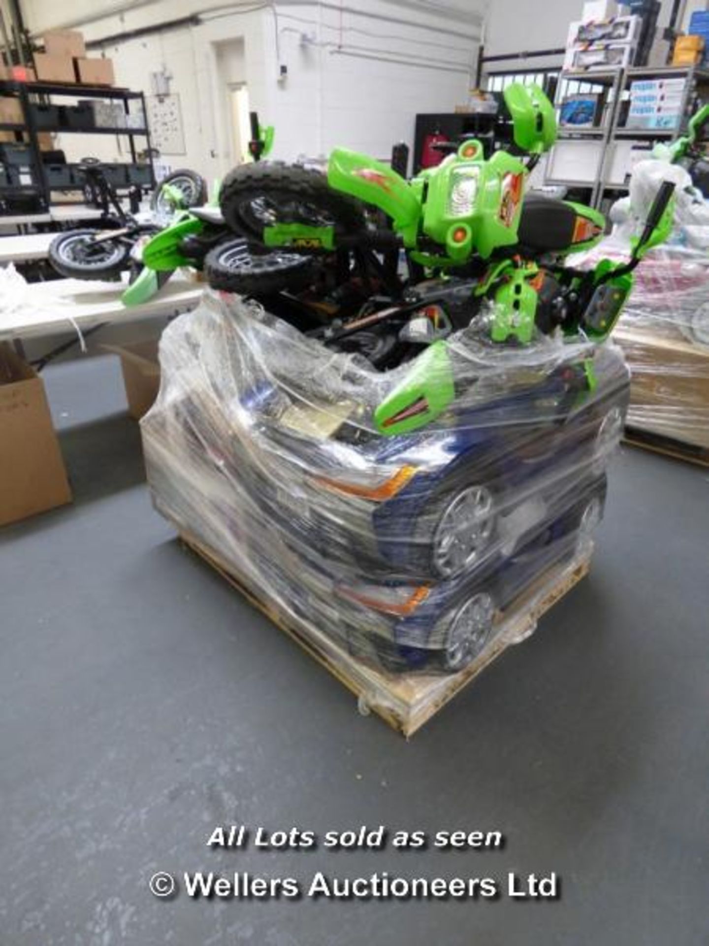 PALLET OF 7X KIDS RIDE ON ELECTRONIC INCLUDING QUAD BIKE, ASTON MARTIN, RIDE ON ELECTRONIC MOTORBIKE - Image 2 of 2