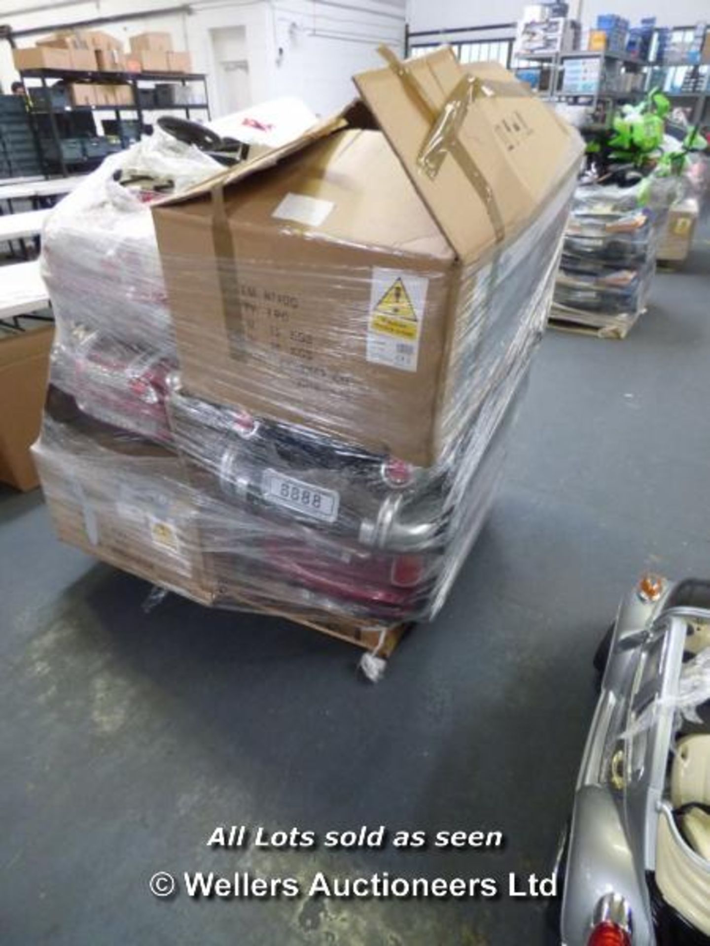 PALLET OF 6X KIDS RIDE ON ELECTRONIC INCLUDING ASTON MARTIN, MINI COOPER,VW BEETLE / GRADE: - Image 2 of 2