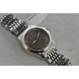 *Ladies' Gucci bracelet watch, circular silver coloured dial, applied baton hour markers, date