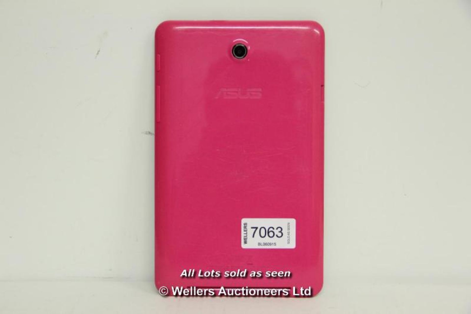ASUS MEMO PAD HD7 / POWERS ON WITH ANDROID / SCRATCHES TO CASE / MARKS TO SCREEN / WITHOUT CHARGER - Image 2 of 3