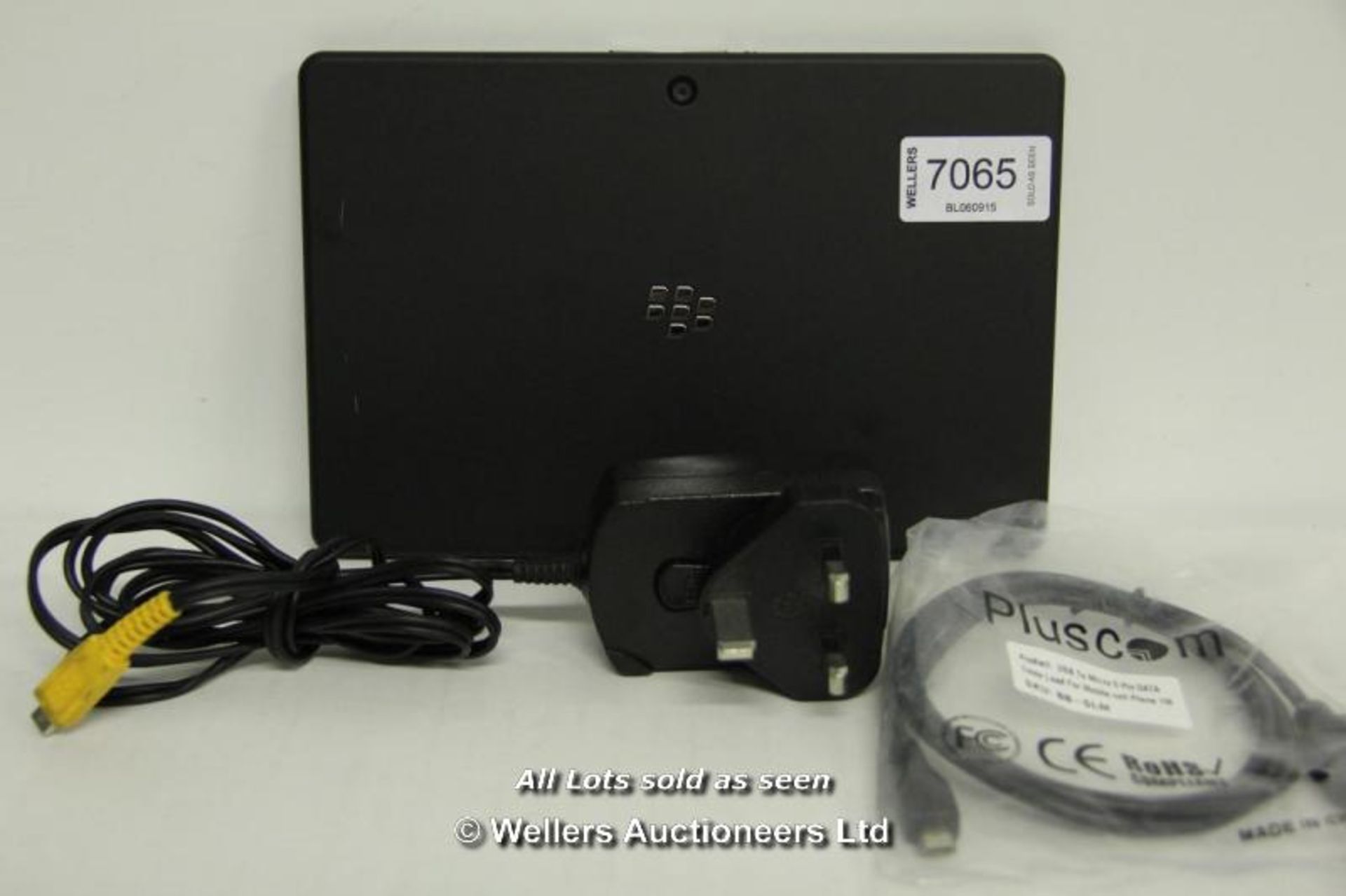 BLACKBERRY PLAYBOOK 64GB / INCLUDING CHARGER AND USB CABLE / SCRATCHES TO CASE AND SCREEN / WITH - Image 3 of 4
