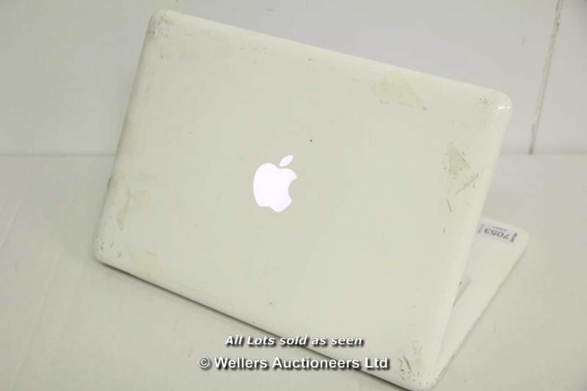 APPLE MACBOOK WHITE 13"(LATE 2009) / MAC OS 10.6.3 SNOW LEAPORD / INTEL CORE 2 DUO 2.26GHZ / 2GB RAM - Image 2 of 3