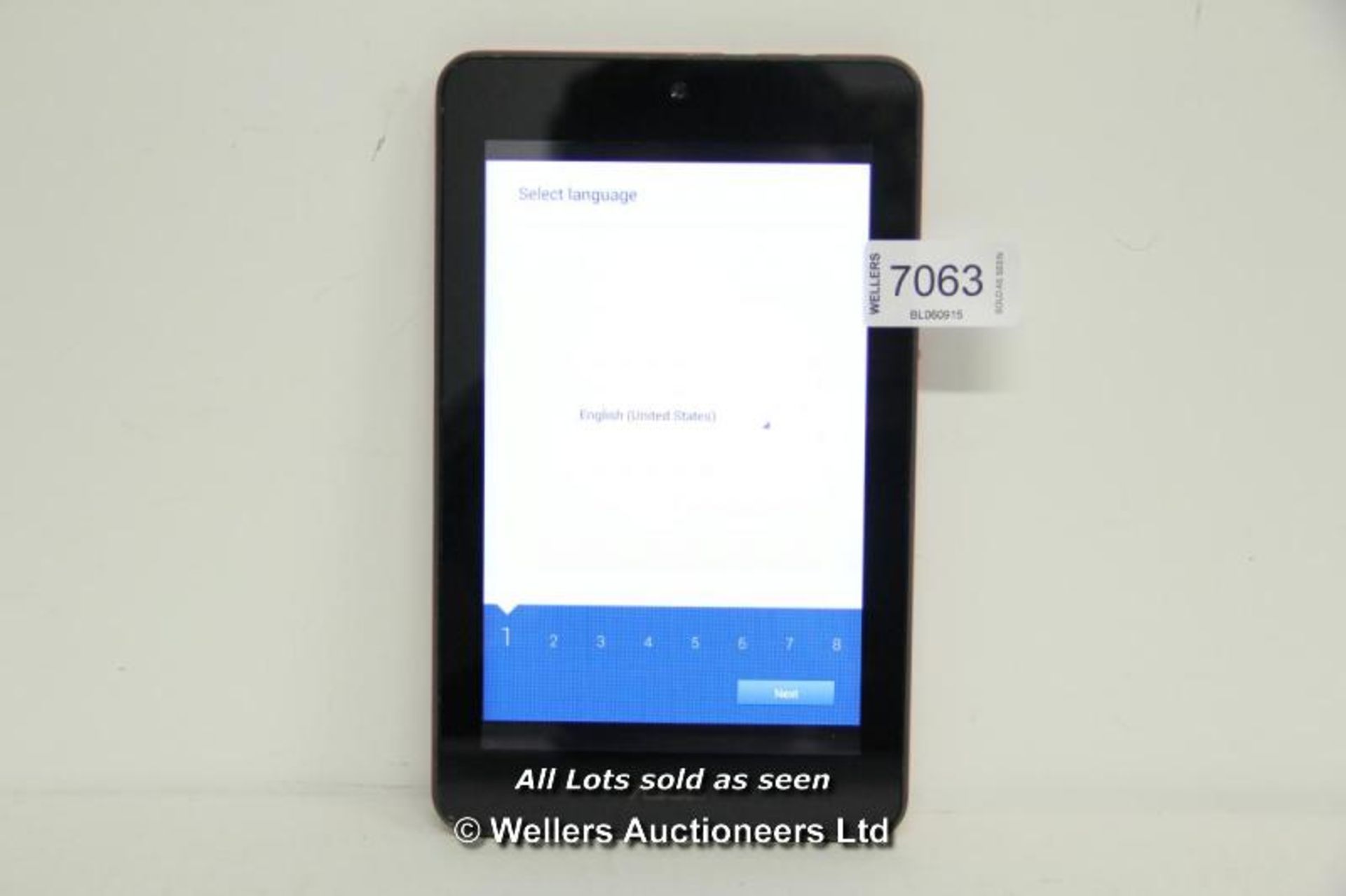 ASUS MEMO PAD HD7 / POWERS ON WITH ANDROID / SCRATCHES TO CASE / MARKS TO SCREEN / WITHOUT CHARGER