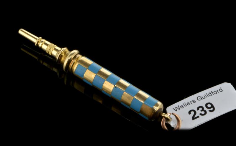 Sampson Mordan & Co retractable enamel pencil, blue checker board enamel handle mounted in yellow - Image 2 of 3
