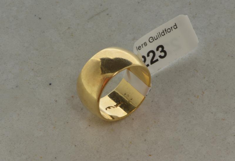 9mm wedding band, yellow metal testing as 14ct, gross weight approximately 7 grams, ring size H