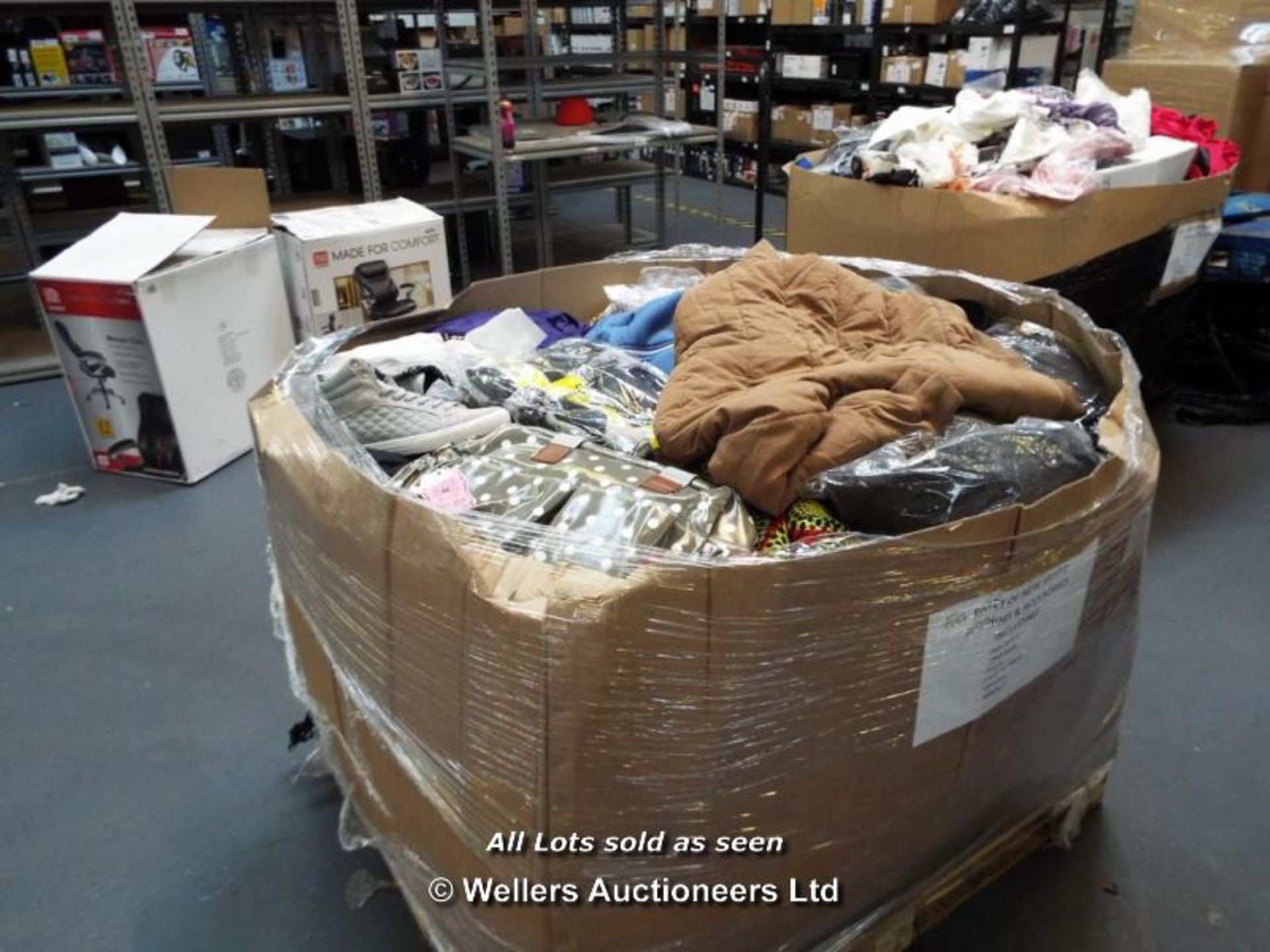 FULL PALLET OF MIXED NEW CLOTHING AND ACCESSORIES INCLUDING ADIDAS, JAEGER, PUMA, LYLE AND SCOTT,