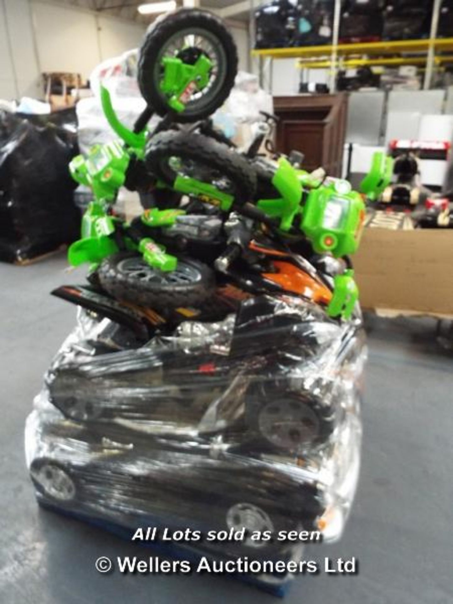 MIXED PALLET OF 7X KIDS RIDE-ON ELECTRONIC TOYS INCLUDING ASTON MARTIN, QUAD BIKE, RIDE ON MOTORBIKE - Image 3 of 3