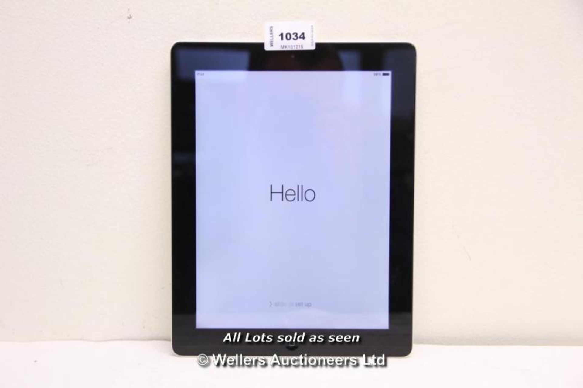 APPLE IPAD 4TH GEN 16GB BLACK / APPLE ICLOUD LOCKED / WITHOUT CHARGER OR USB CABLE / CHIPS TO EDGE