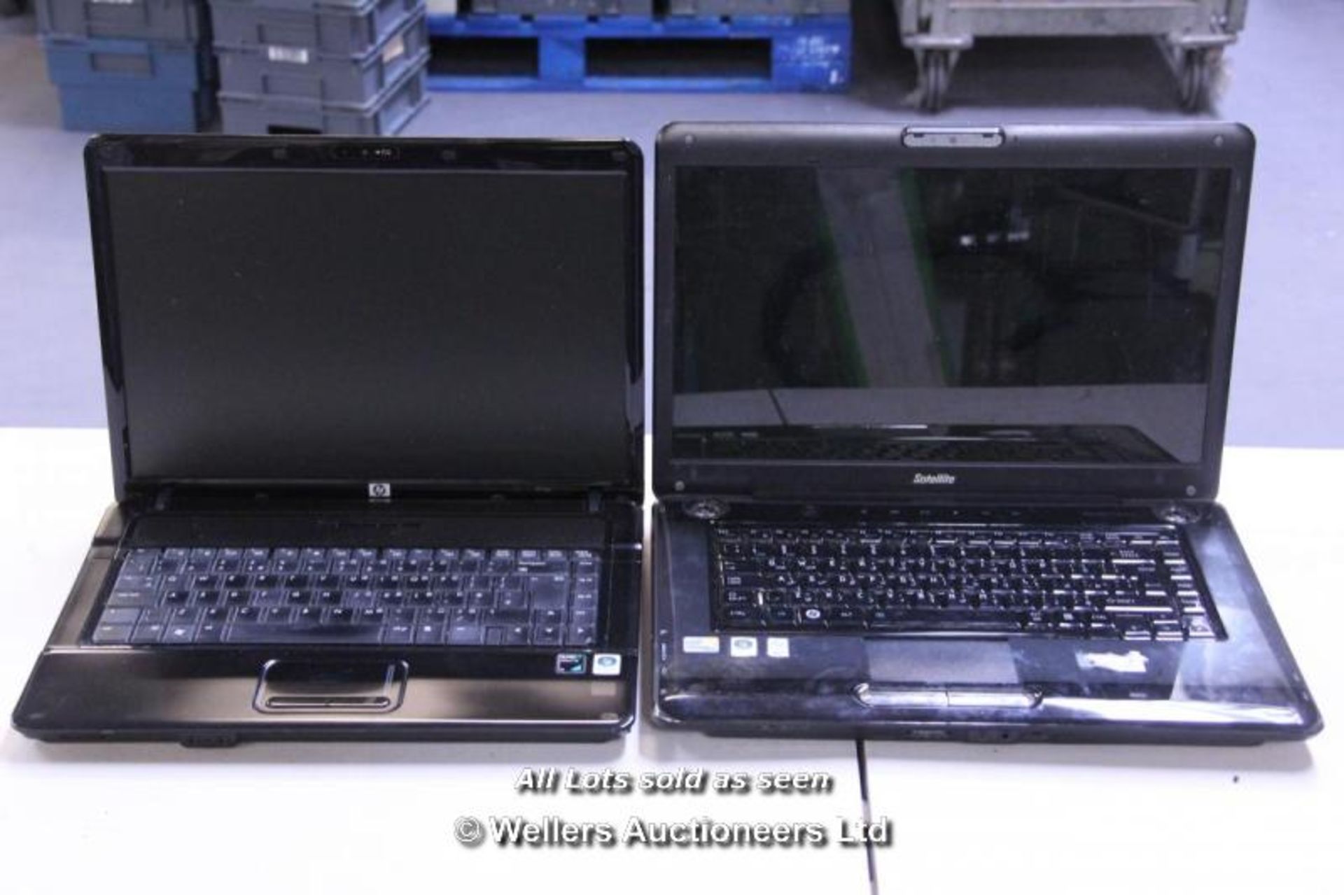 10 X SALVAGE AND UNTESTED LAPTOPS / 4 INCLUDING HARD DRIVES AND 6 WITHOUT HARD DRIVES / SOME UNITS