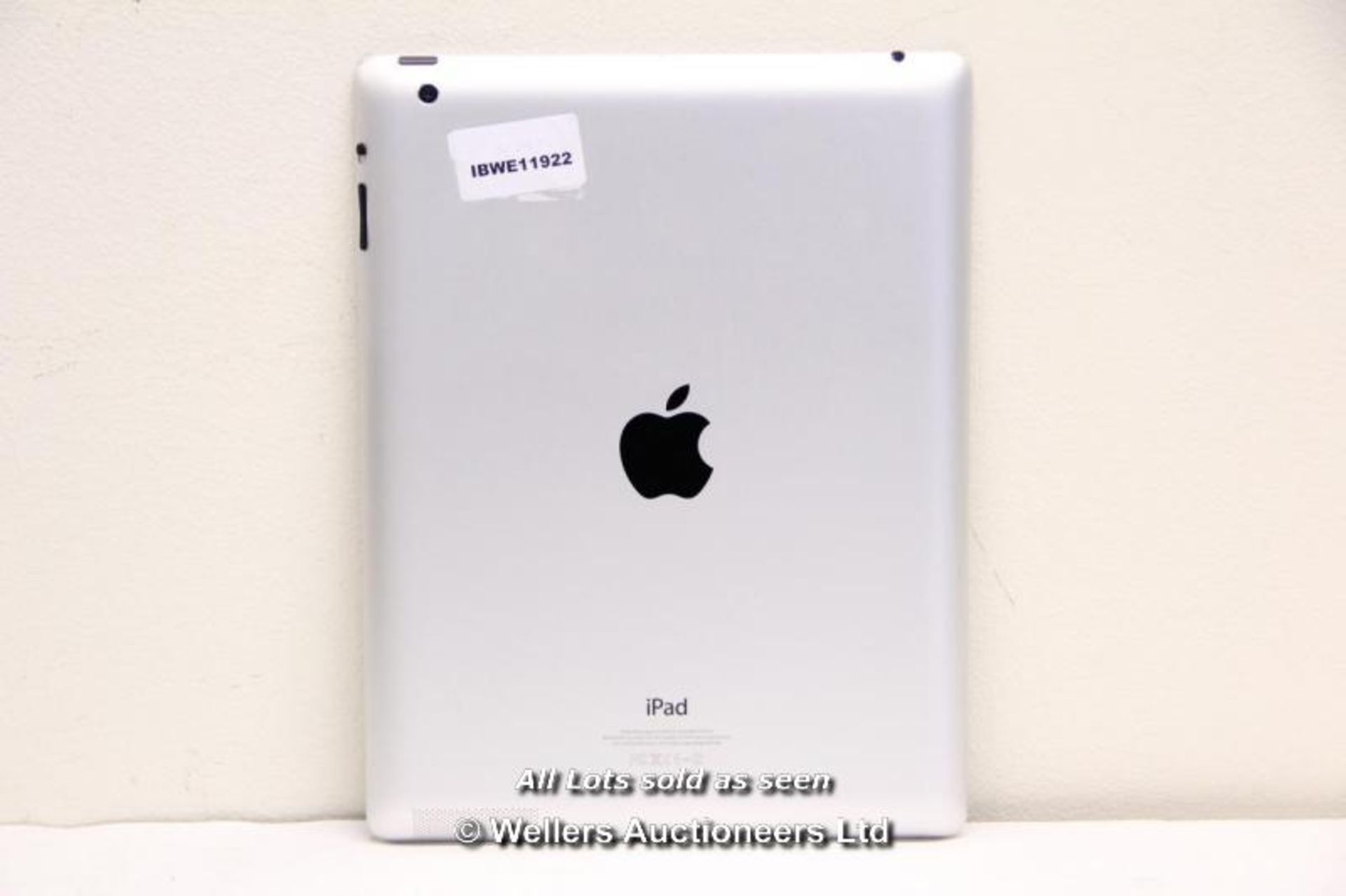 APPLE IPAD 4TH GEN 16GB BLACK / APPLE ICLOUD LOCKED / WITHOUT CHARGER OR USB CABLE / CHIPS TO EDGE - Image 2 of 2