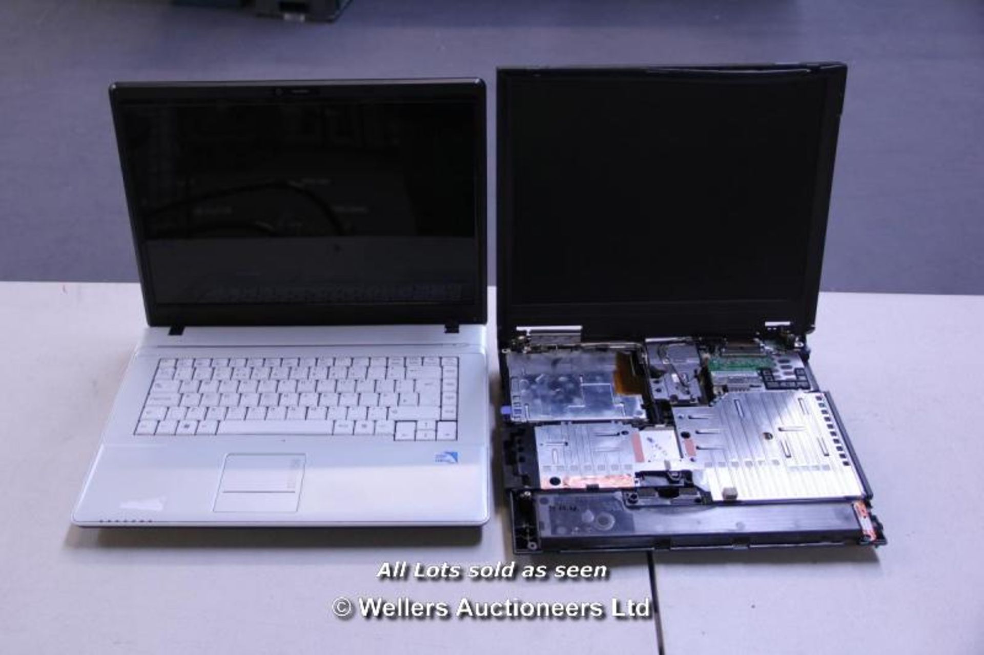 10 X SALVAGE AND UNTESTED LAPTOPS / 4 INCLUDING HARD DRIVES AND 6 WITHOUT HARD DRIVES / SOME UNITS - Image 9 of 13