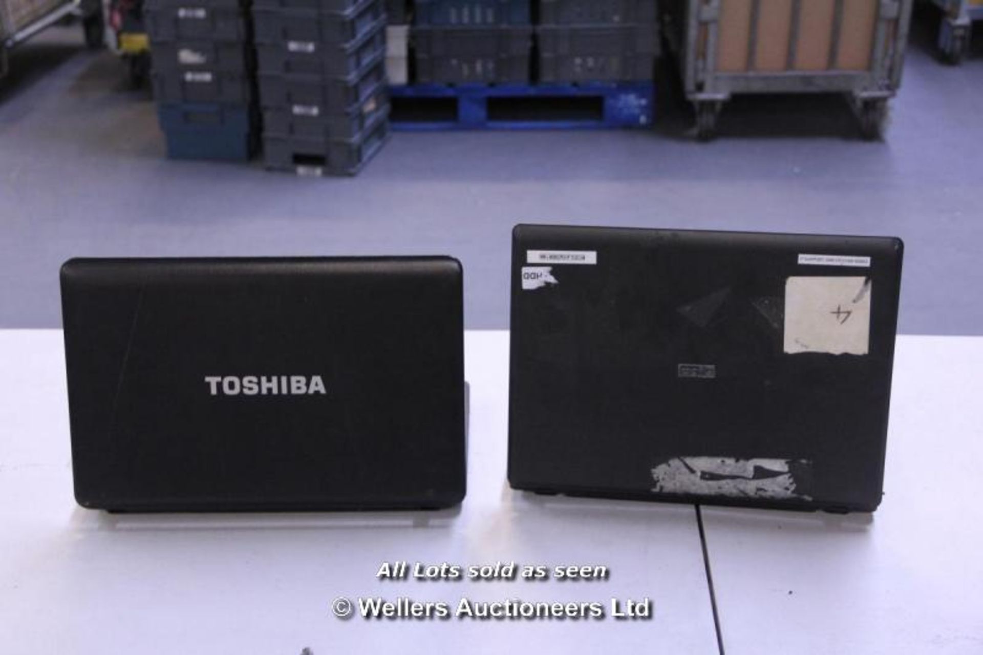 10 X SALVAGE AND UNTESTED LAPTOPS / 4 INCLUDING HARD DRIVES AND 6 WITHOUT HARD DRIVES / SOME UNITS - Image 8 of 13