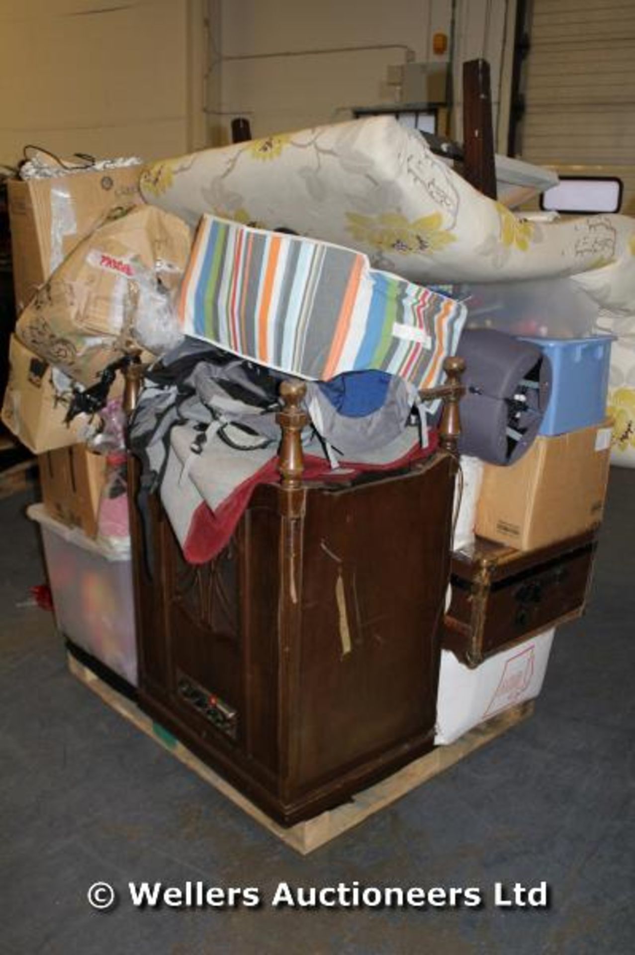 PALLET OF SELF STORAGE UNIT TO BE SOLD INCLUDING CANVASSES, SUITCASES, CLOTHING, LOUNGER CHAIR, HIGH - Image 2 of 2