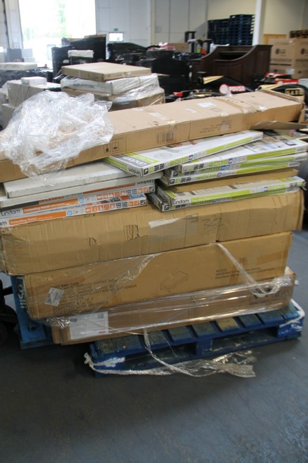 PALLET OF ASSORTED FLAT PACK FURNITURE INCLUDING: HEARTLANDS FURNITURE WARWICK HIGH GLOSS COFFEE