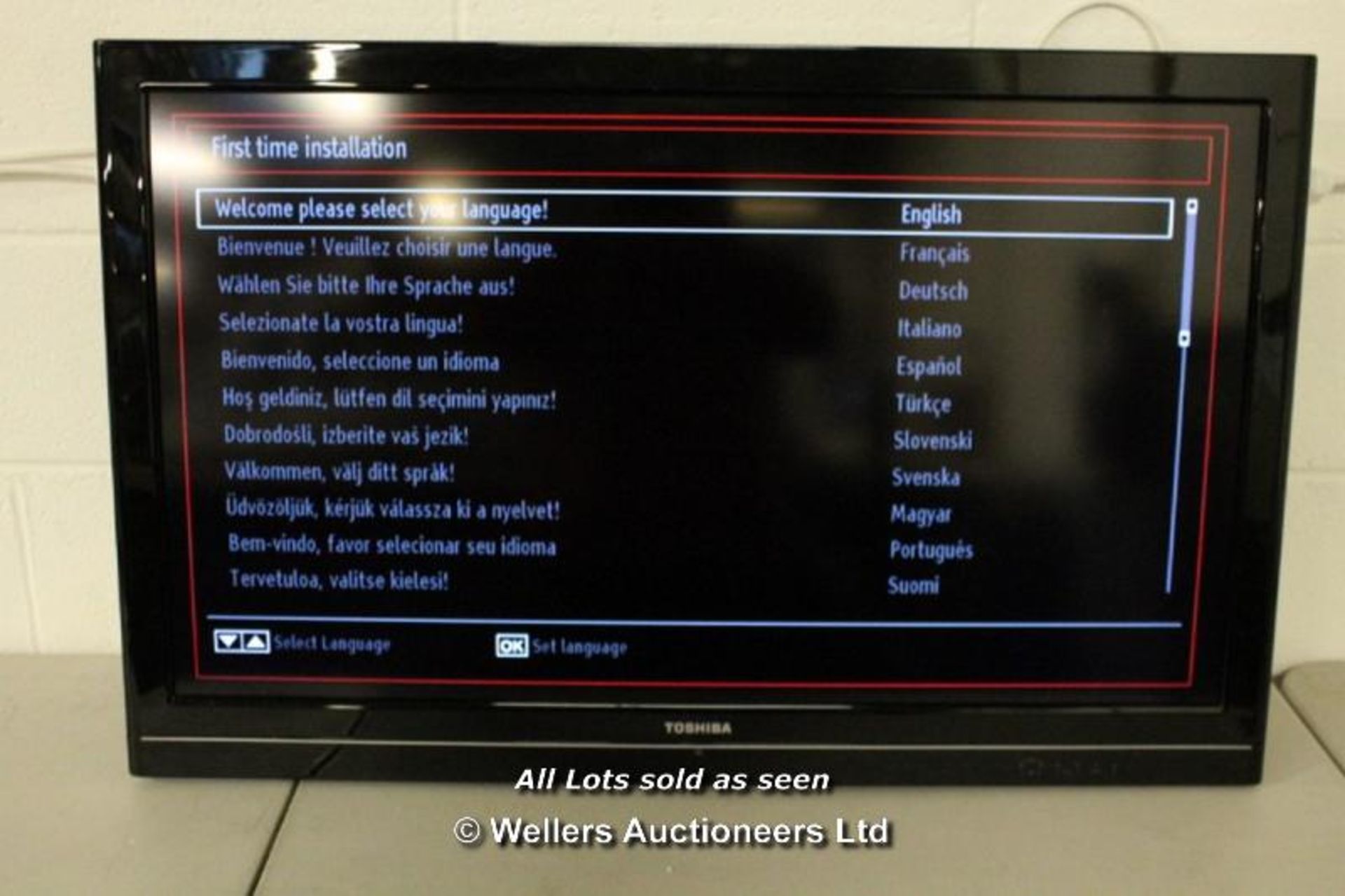 TOSHIBA 40BV701 40" HD LCD TV - WITH REMOTE, STAND & MAINS LEAD / GRADE: REFURBISHED (TV2) [D7] - Image 2 of 3