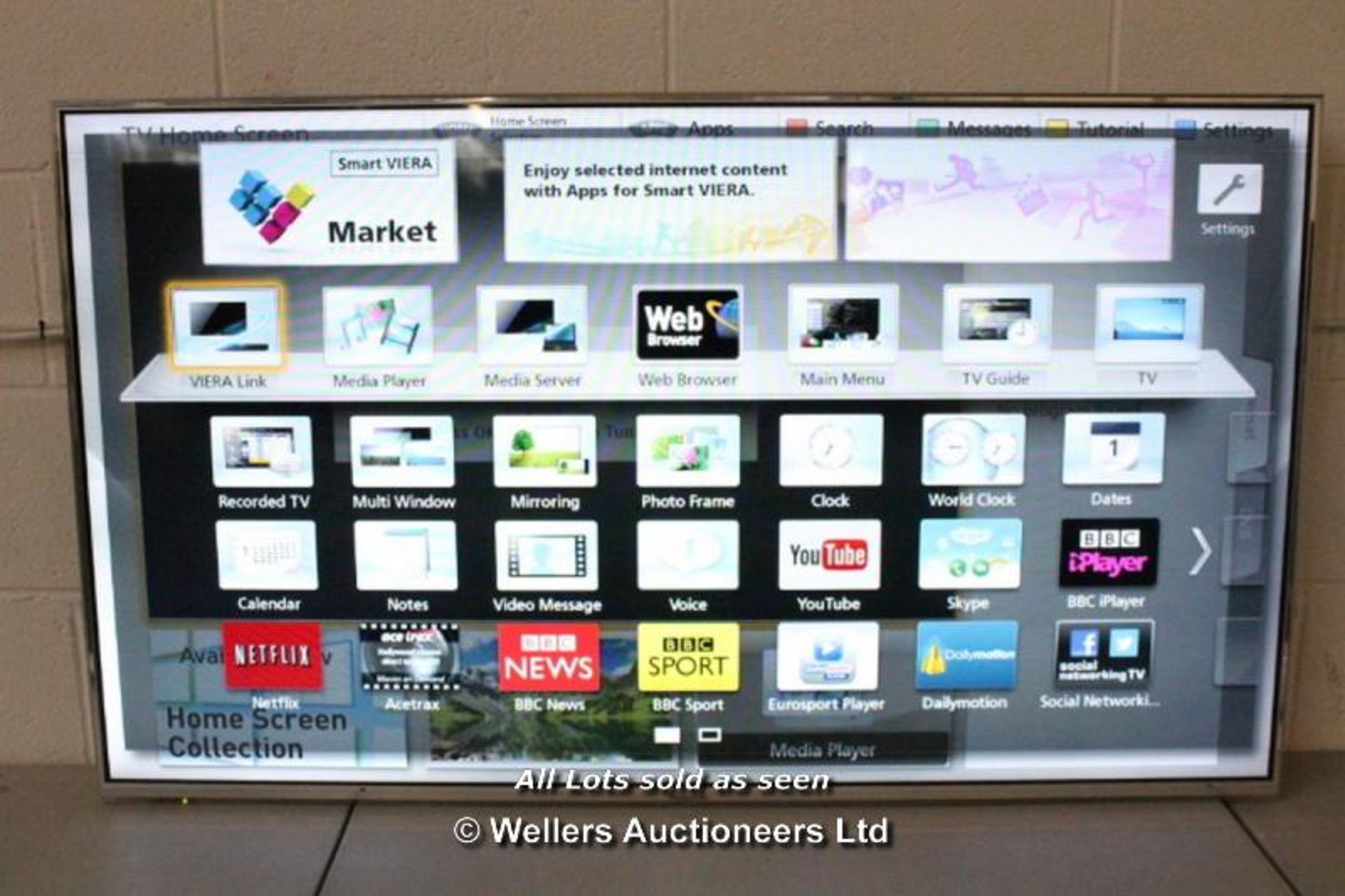 PANASONIC VIERA TX-L55DT65B 55" SMART 3D HD LED TV. RRP £1,499 - WITH REMOTE, STAND & MAINS LEAD / - Image 2 of 4
