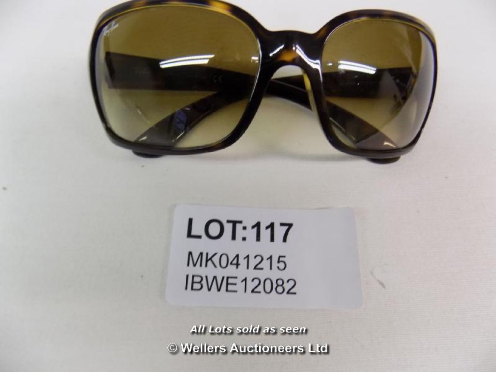 RAY-BAN SUNGLASSES / GRADE: UNCLAIMED PROPERTY / UNBOXED (DC2) {MK041215}