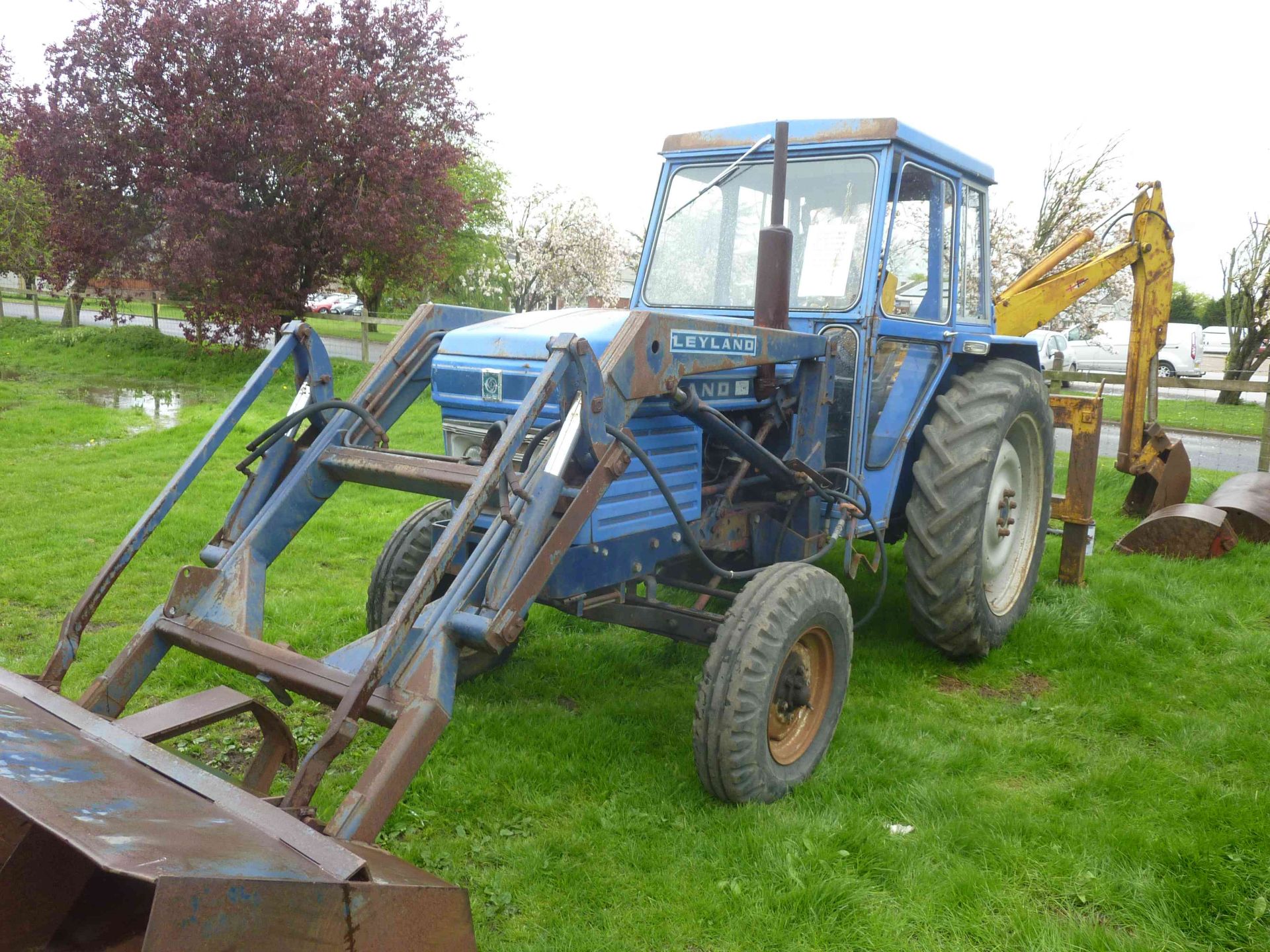 5238  Leyland 384 tractor with loader and back actor, 1 owner - Image 3 of 4