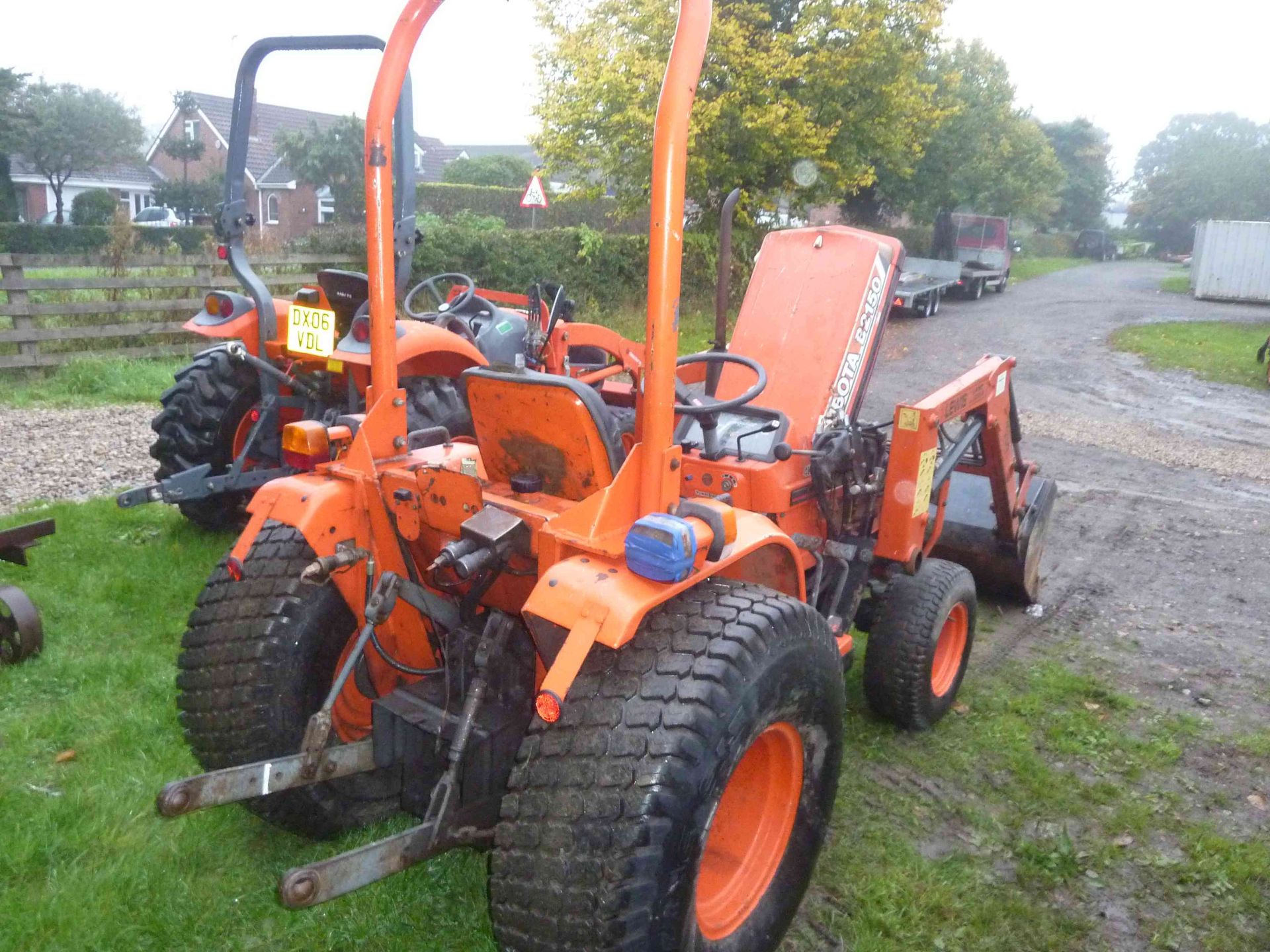 Kubota 2150 4wd tractor c/w Lewis Land Lugger 250 front loader - Image 2 of 2