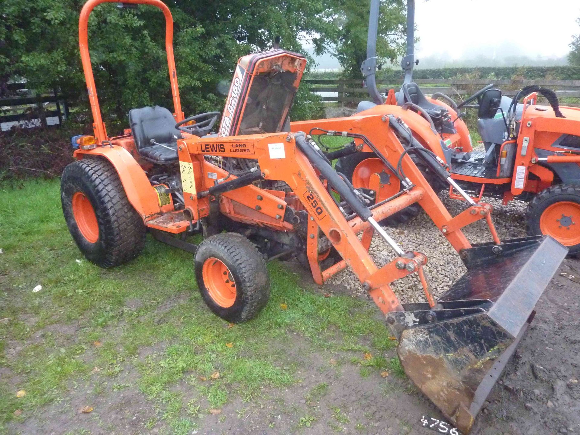 Kubota 2150 4wd tractor c/w Lewis Land Lugger 250 front loader