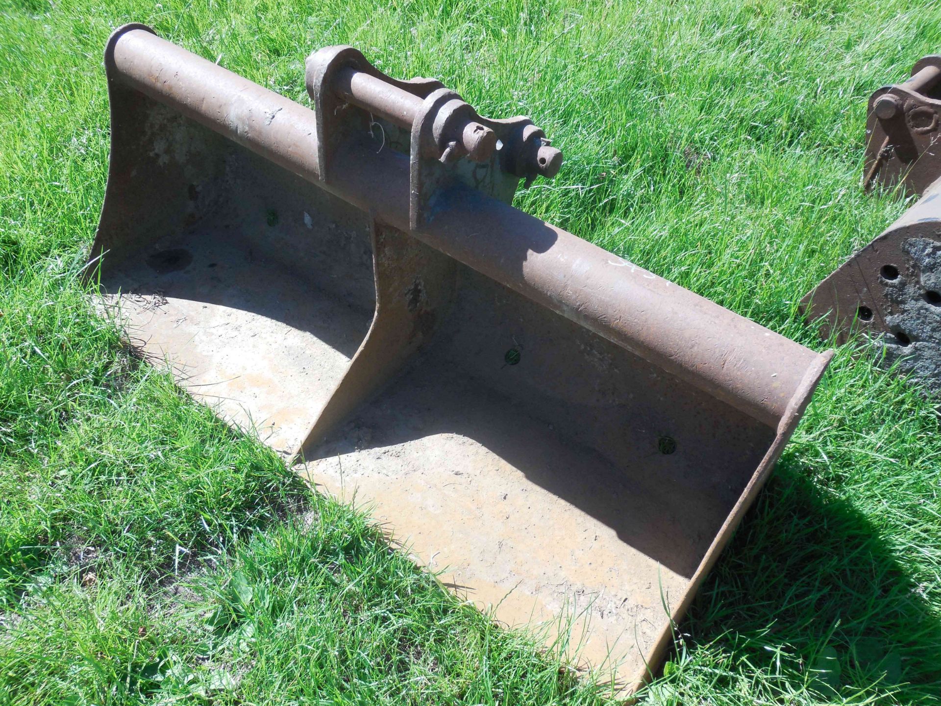 Bobcat ditching bucket to fit quick hitch