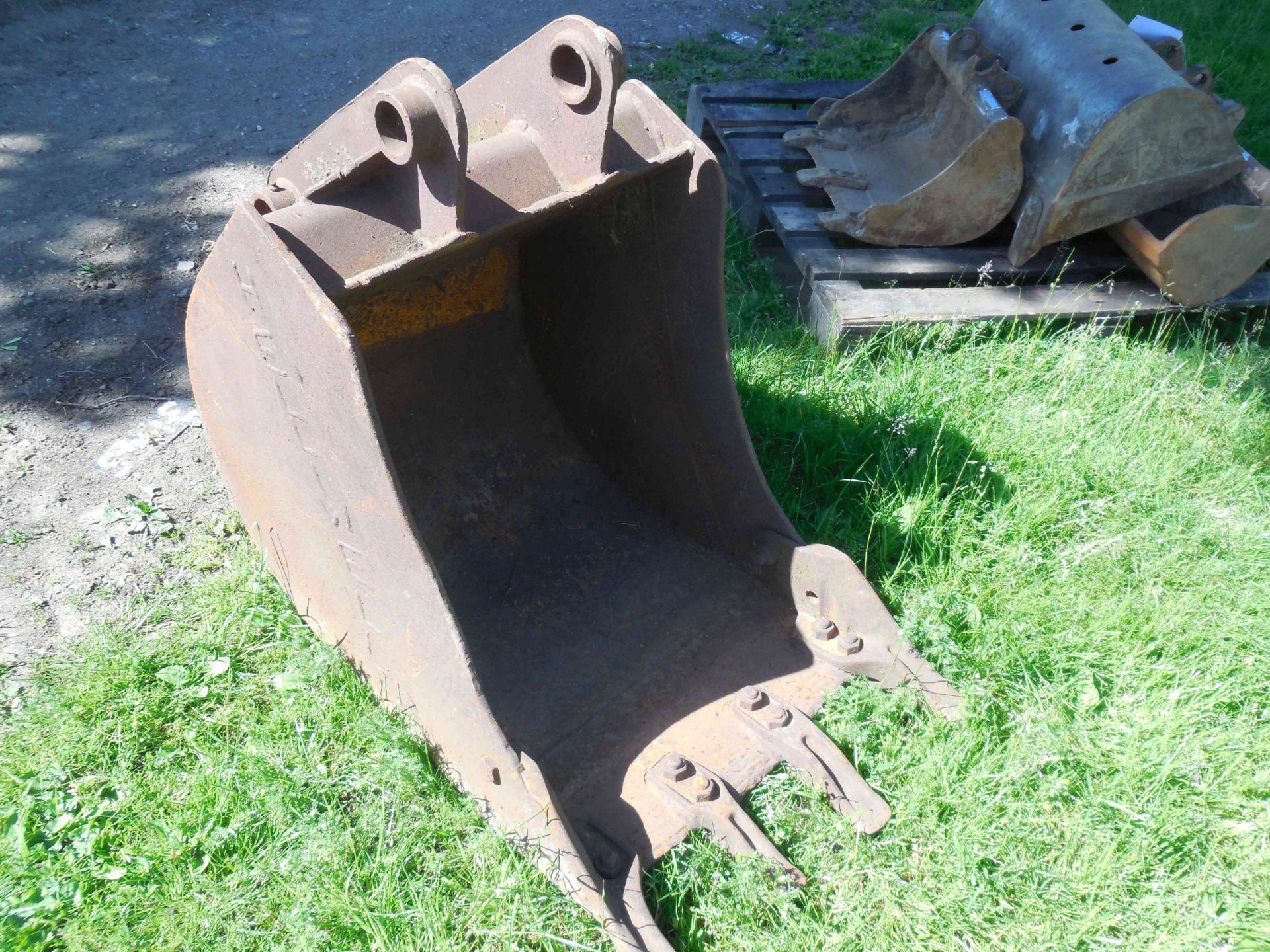 JCB 2' digger bucket