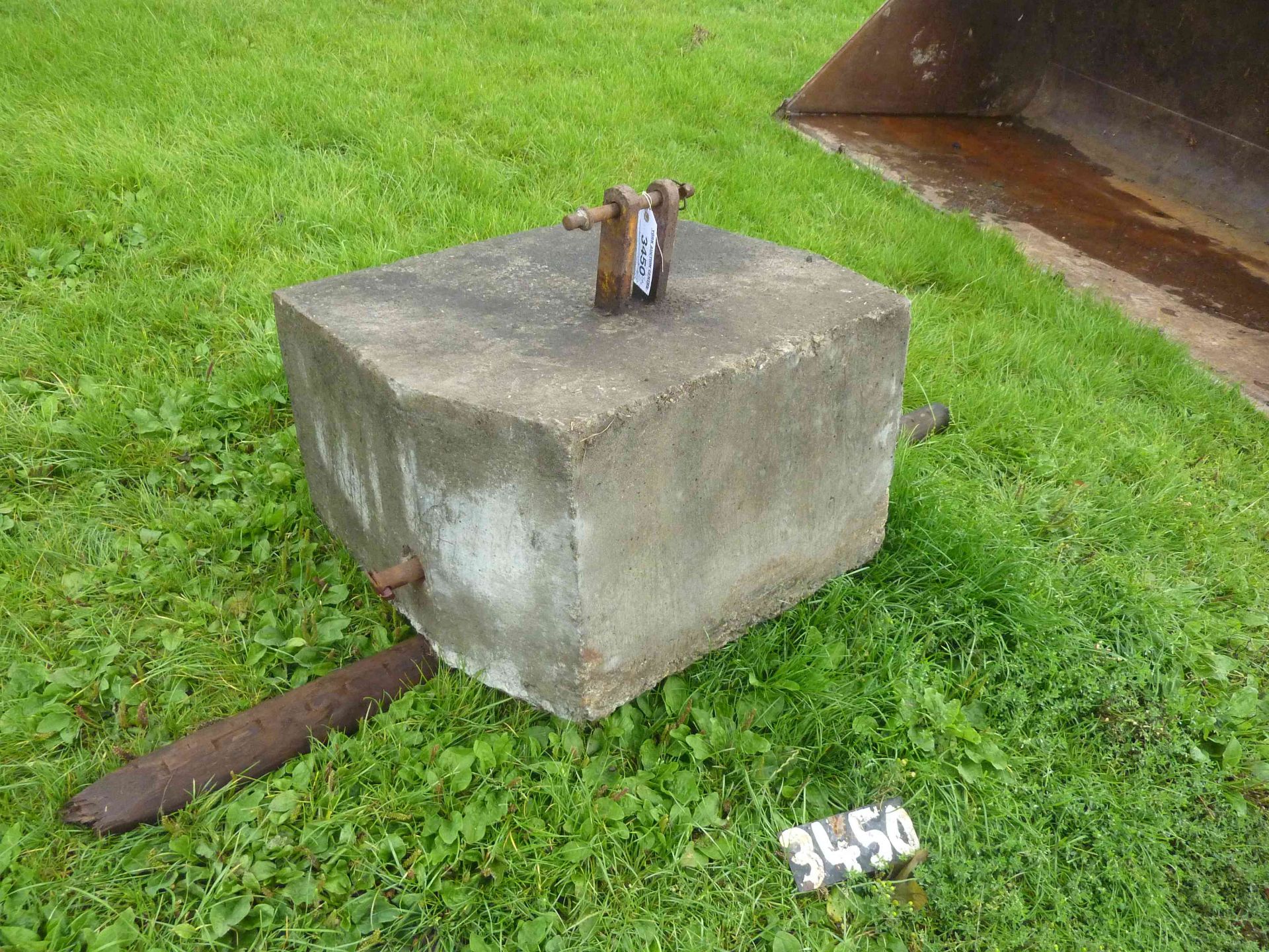 Tractor rear weight concrete