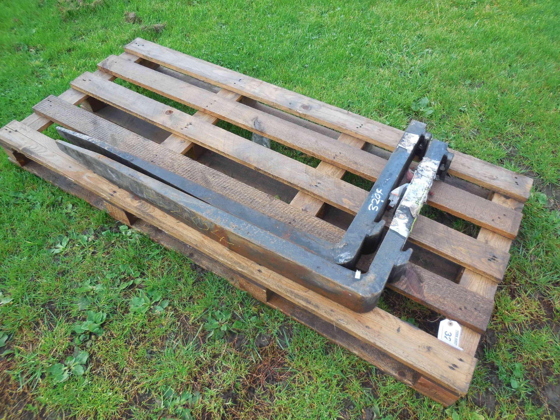 Set of pallet tines