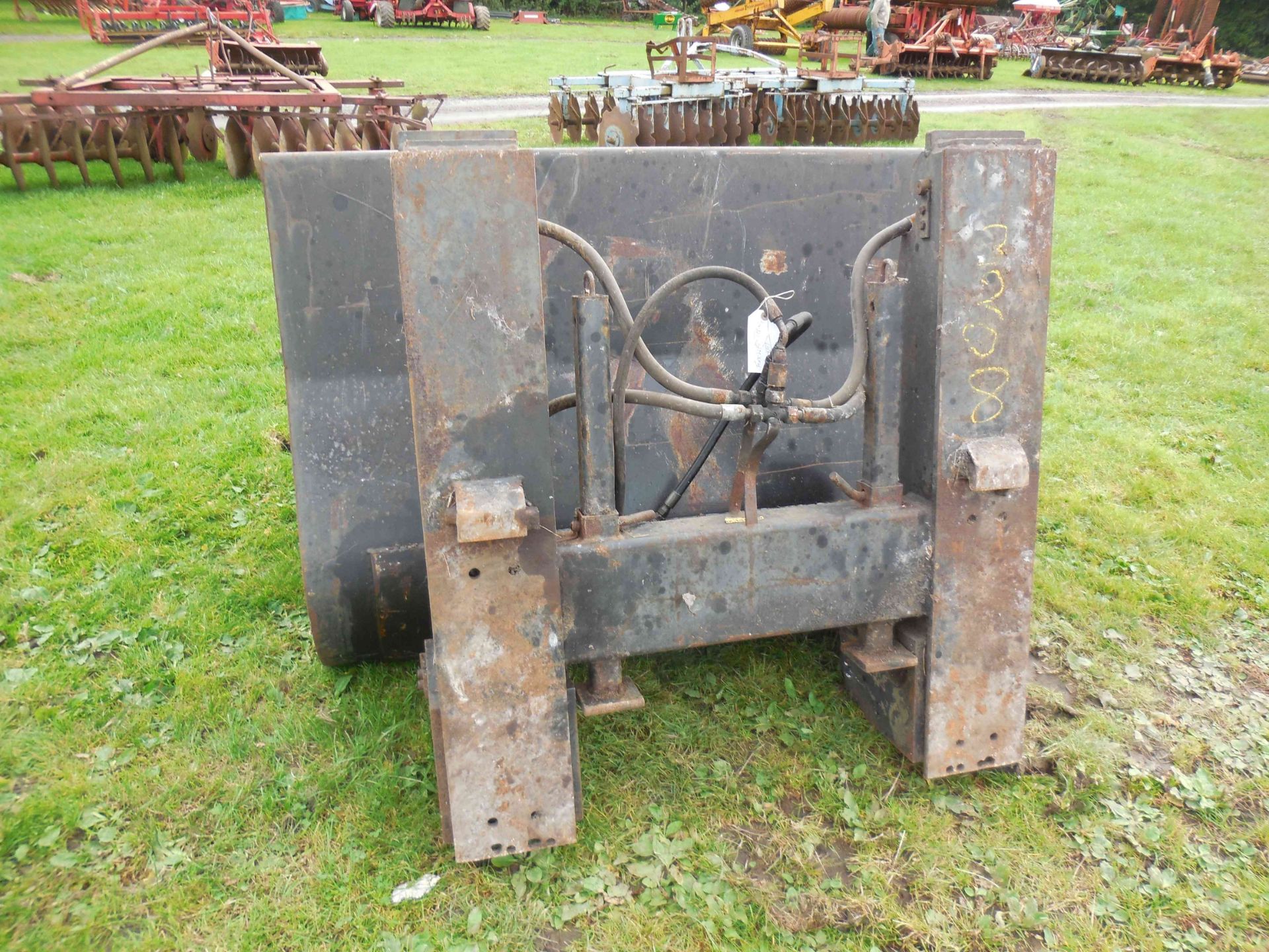 Fork lift tipping bucket - Image 2 of 2