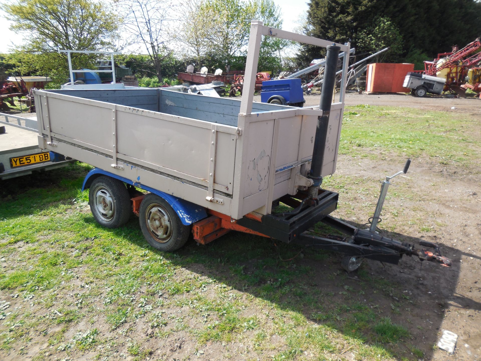 5090  Twin axle tipping trailer