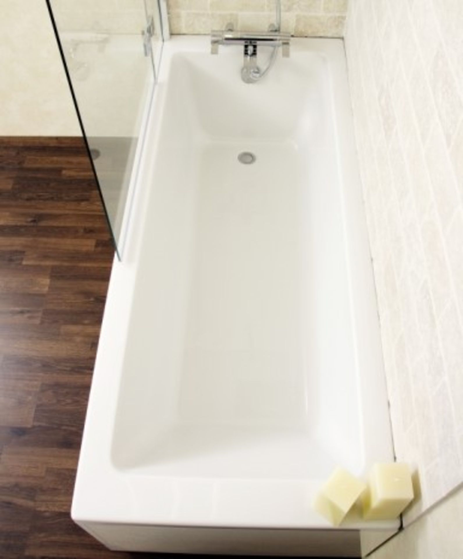 1 x Dovcor Tolima 1700 x 750 Single Acrylic End Bath - Includes Screen - D.001.003.SE - Corensis