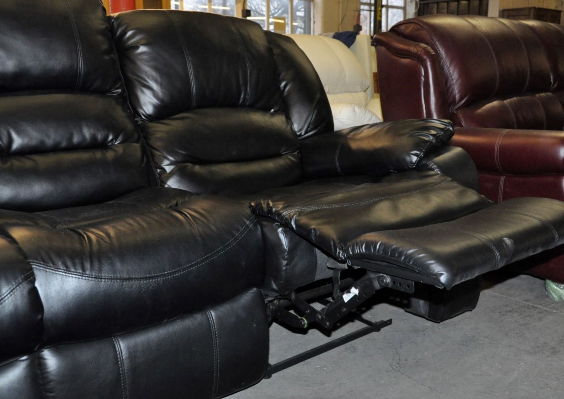 1 x Stylish Black Leather 3 Seater Sofa with Reclining Seat – RRP £1,299.00 - Banded Leather - Image 3 of 7