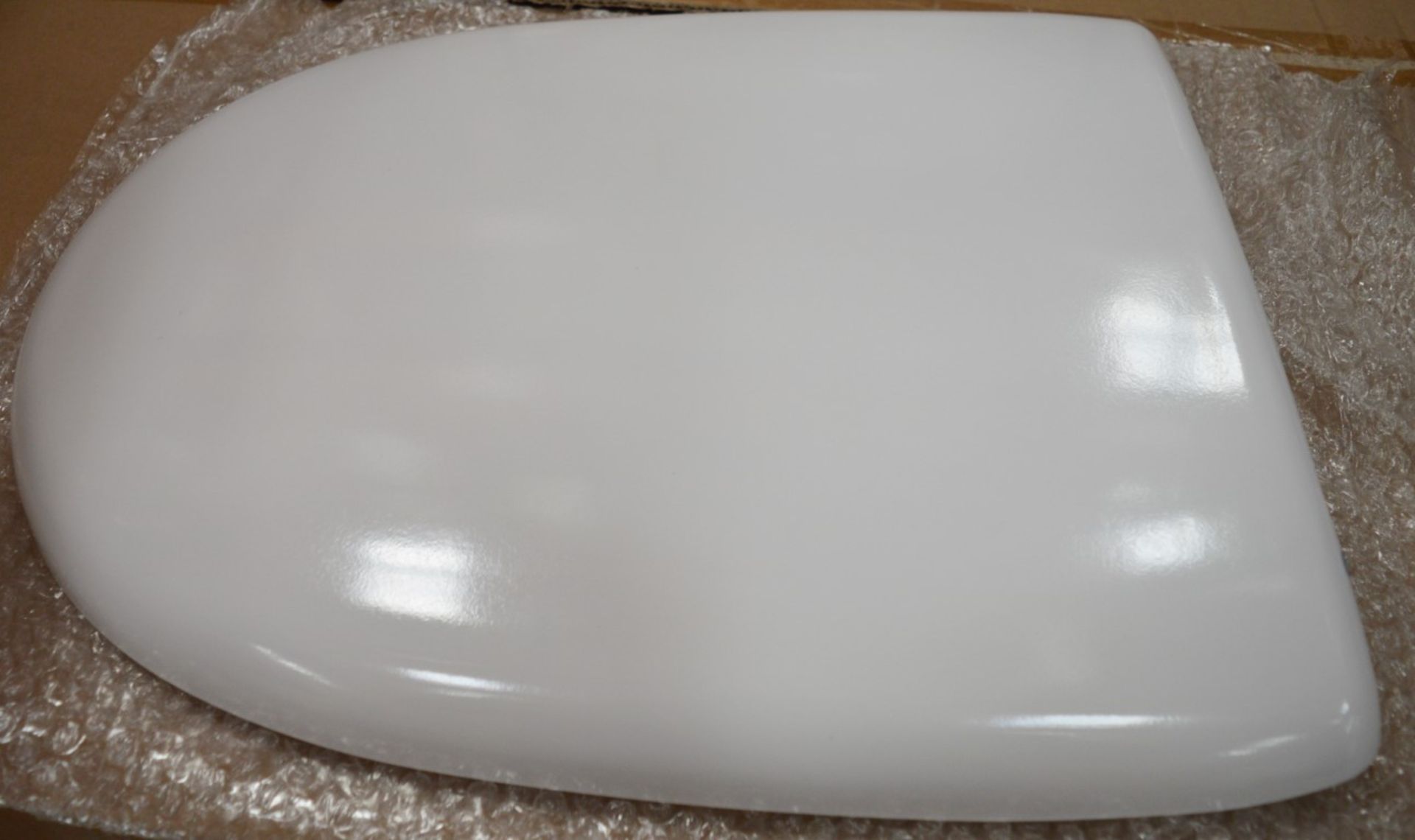 10 x Vogue Caprice Modern White Soft Close Toilet Seat and Cover Top Fixing - Brand New Boxed - Image 2 of 4