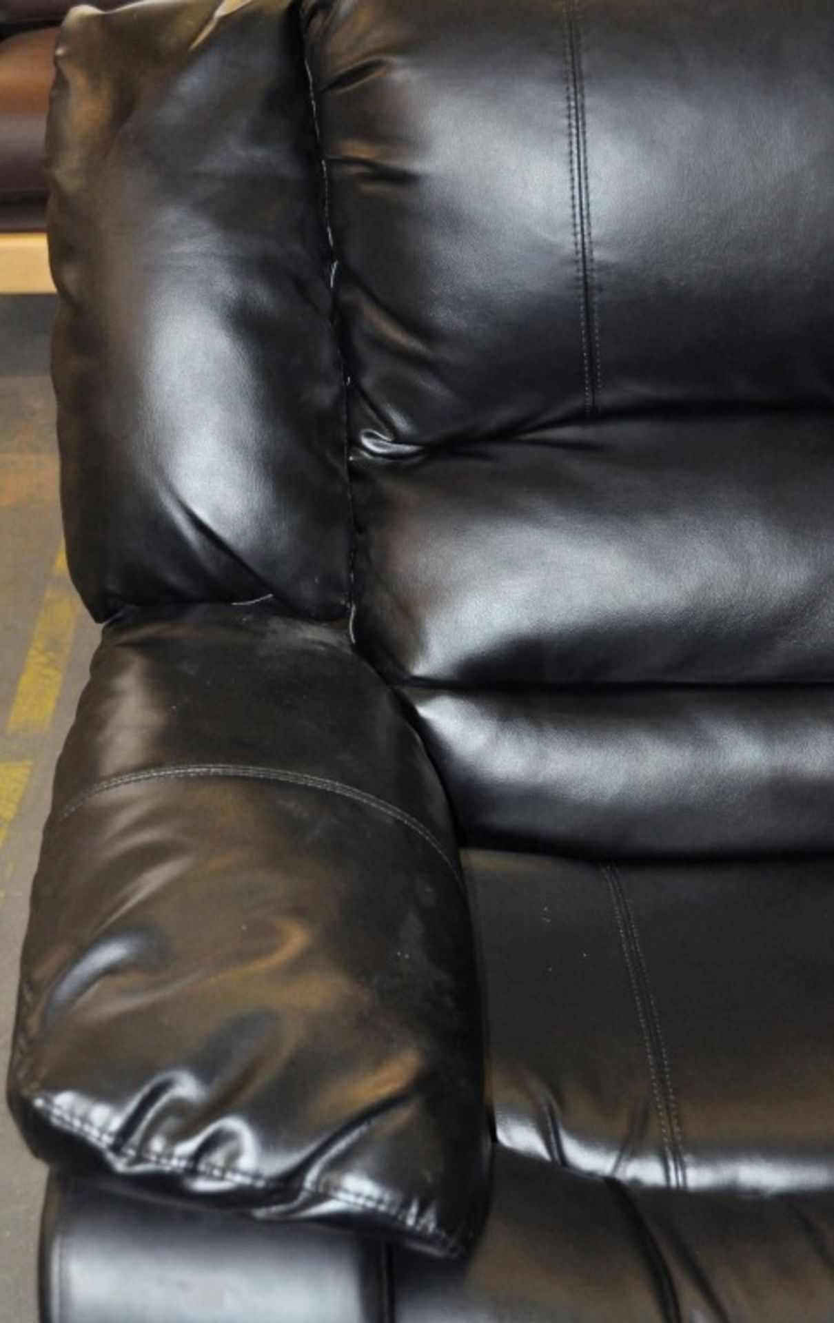 1 x Stylish Black Leather 3 Seater Sofa with Reclining Seat – RRP £1,299.00 - Banded Leather - Image 4 of 7