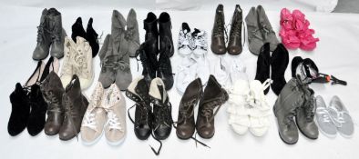 27 x Assorted Pairs Of Ladies Shoes - Various Styles & Sizes – Box2015 - Ref: 0000 - Recent Chain