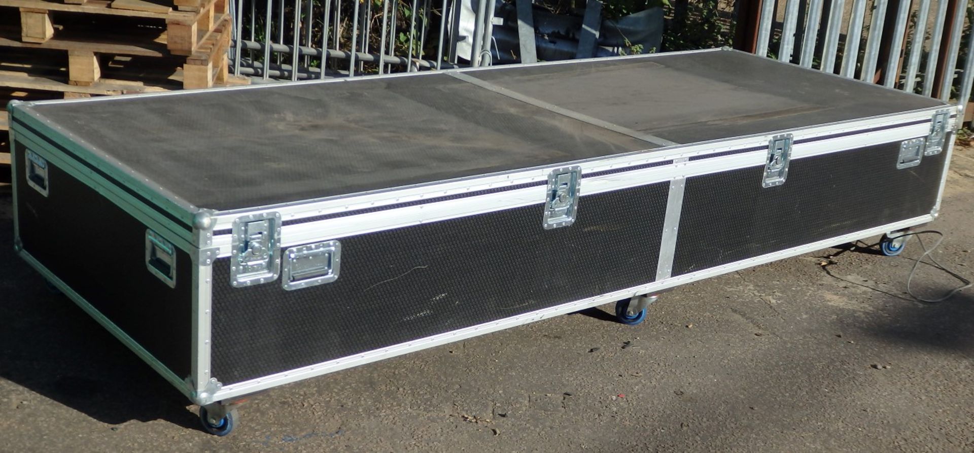 1 x Large Black Oakleigh Security Flight Case 318cm x 115cm x depth 46cm (height 60cm with