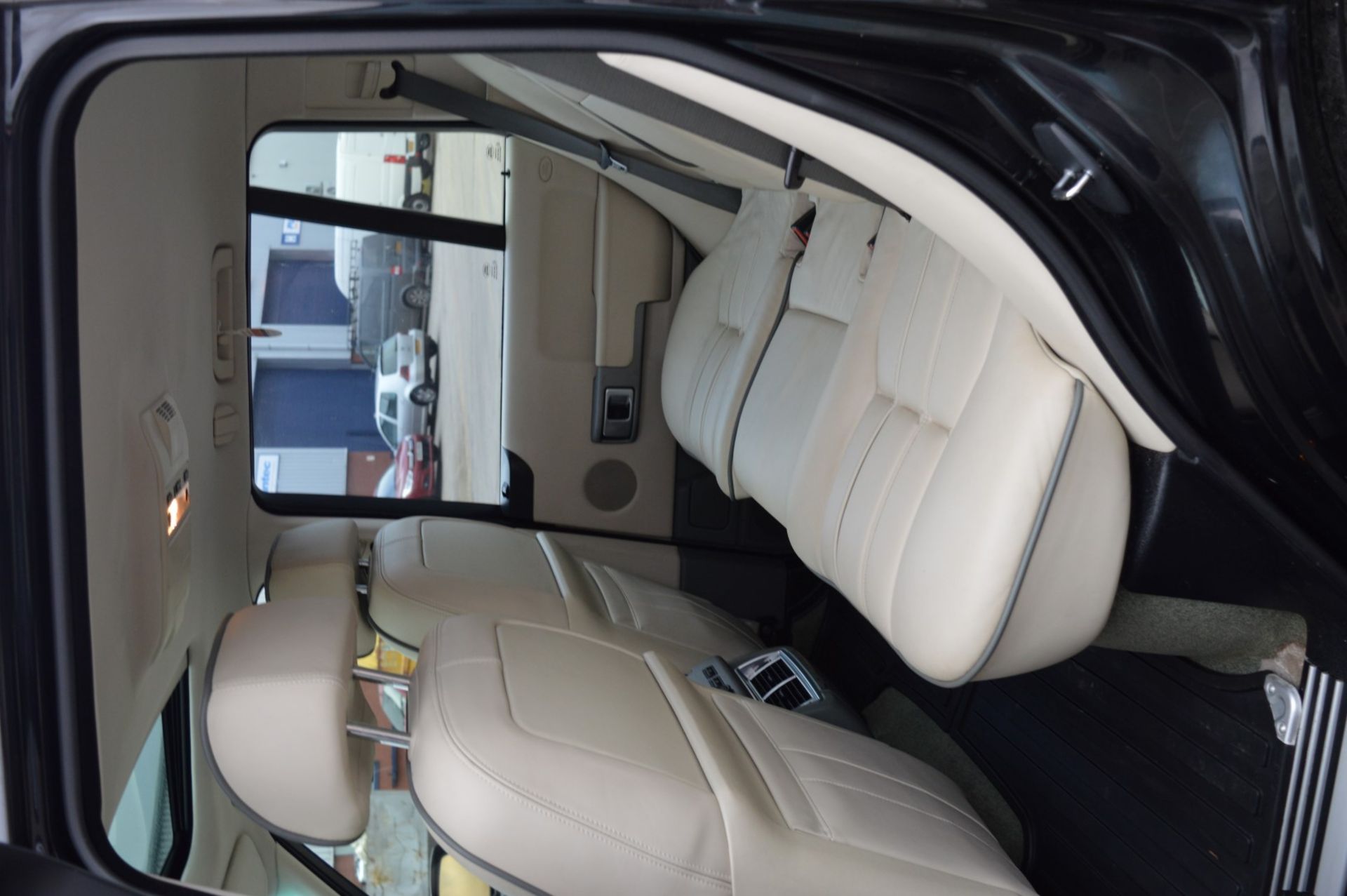 1 x Range Rover Vogue V8 4.4 Automatic - Black, Leather Interior, Petrol, Television, Premium - Image 5 of 63