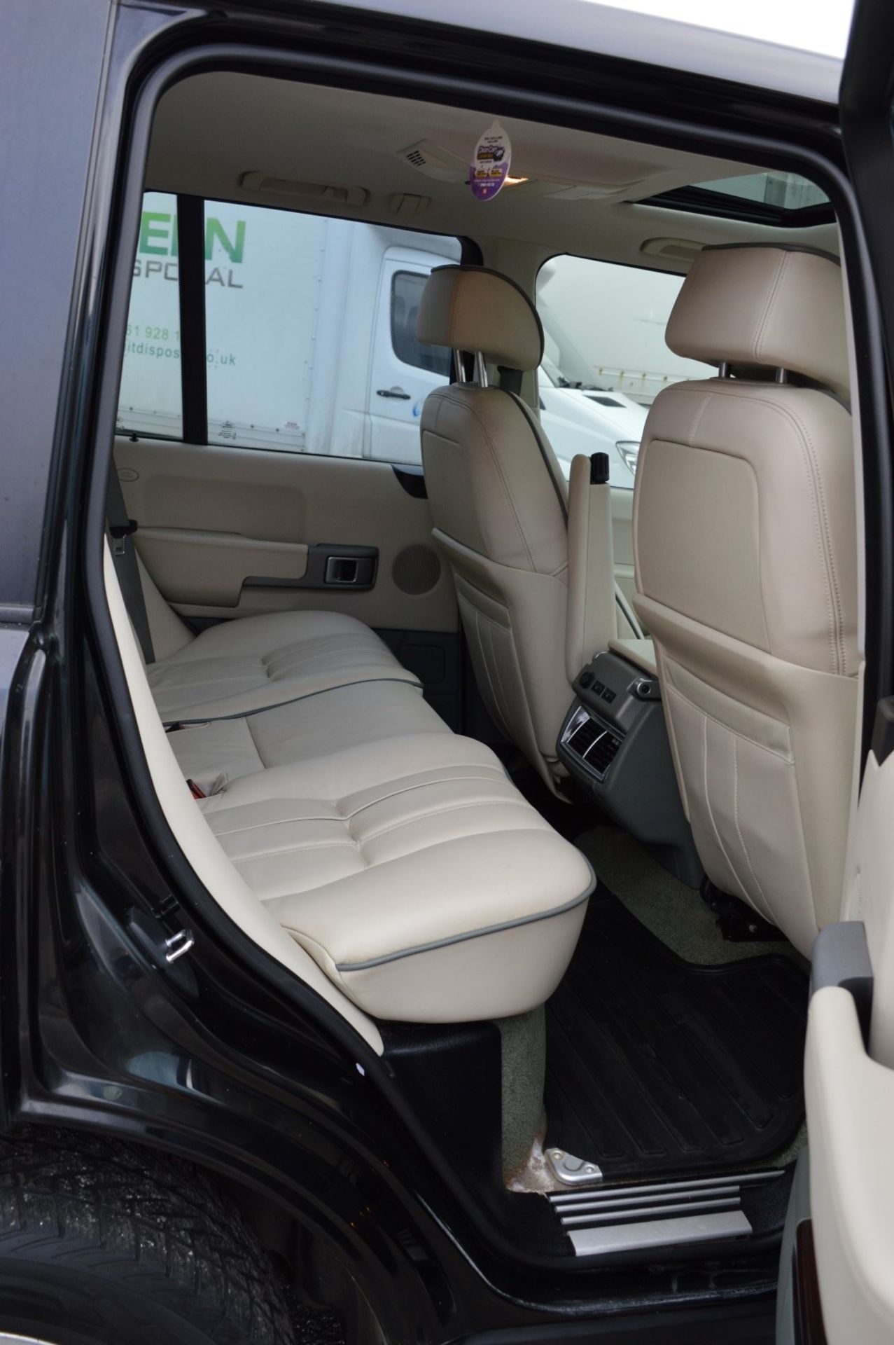 1 x Range Rover Vogue V8 4.4 Automatic - Black, Leather Interior, Petrol, Television, Premium - Image 61 of 63