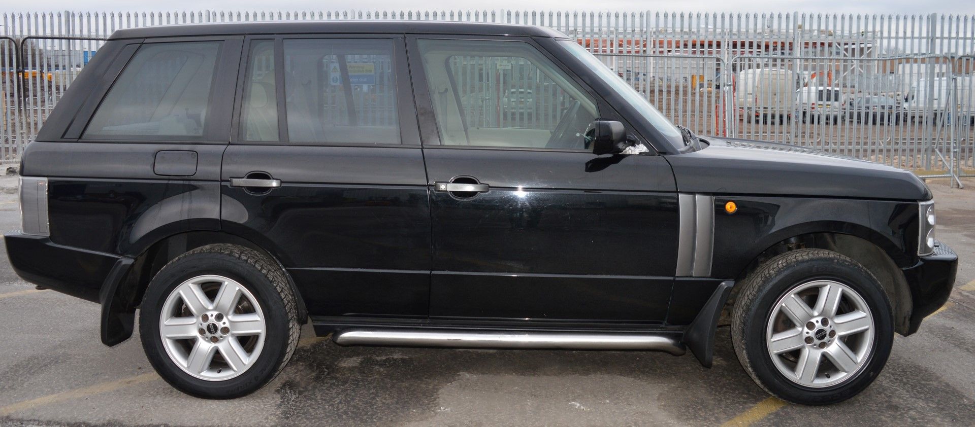 1 x Range Rover Vogue V8 4.4 Automatic - Black, Leather Interior, Petrol, Television, Premium - Image 44 of 63