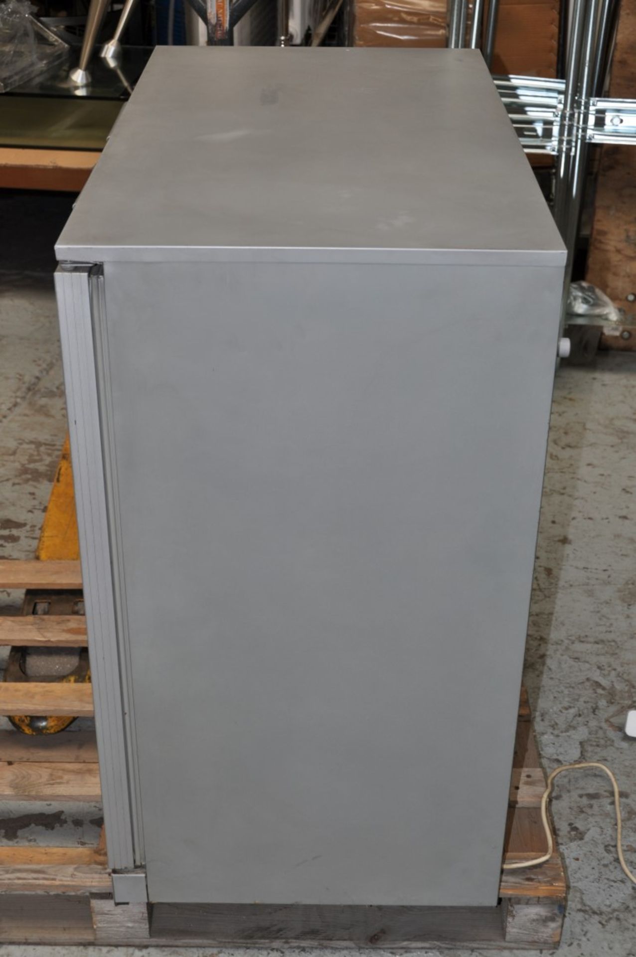 1 x Maidaid Halycon H900 Two Door Bottle Cooler With Internal Shelves - BEER FRIDGE - Ideal For - Image 4 of 5