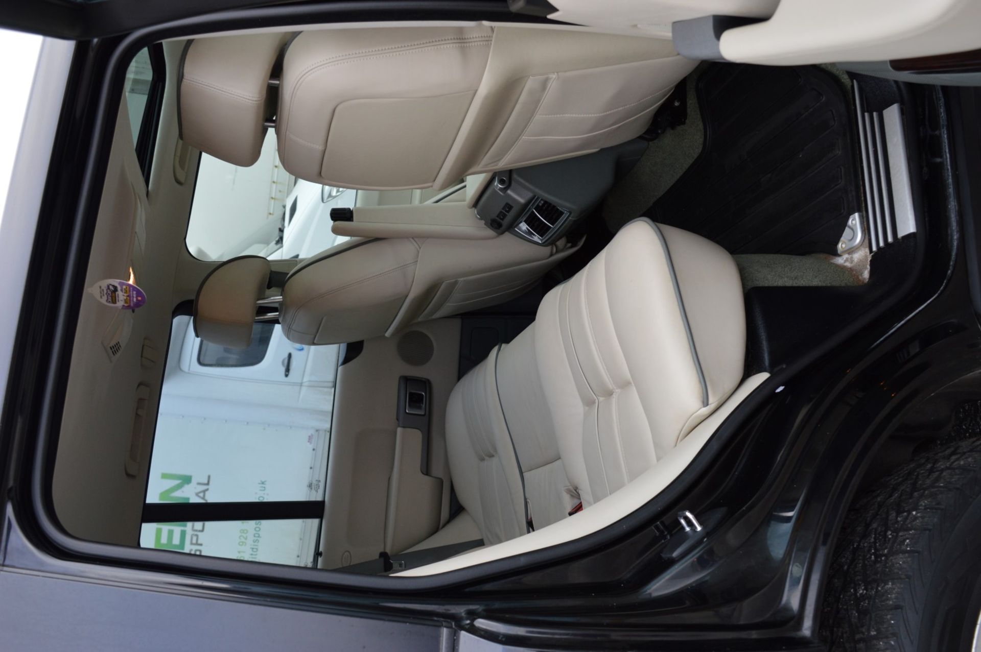 1 x Range Rover Vogue V8 4.4 Automatic - Black, Leather Interior, Petrol, Television, Premium - Image 15 of 63